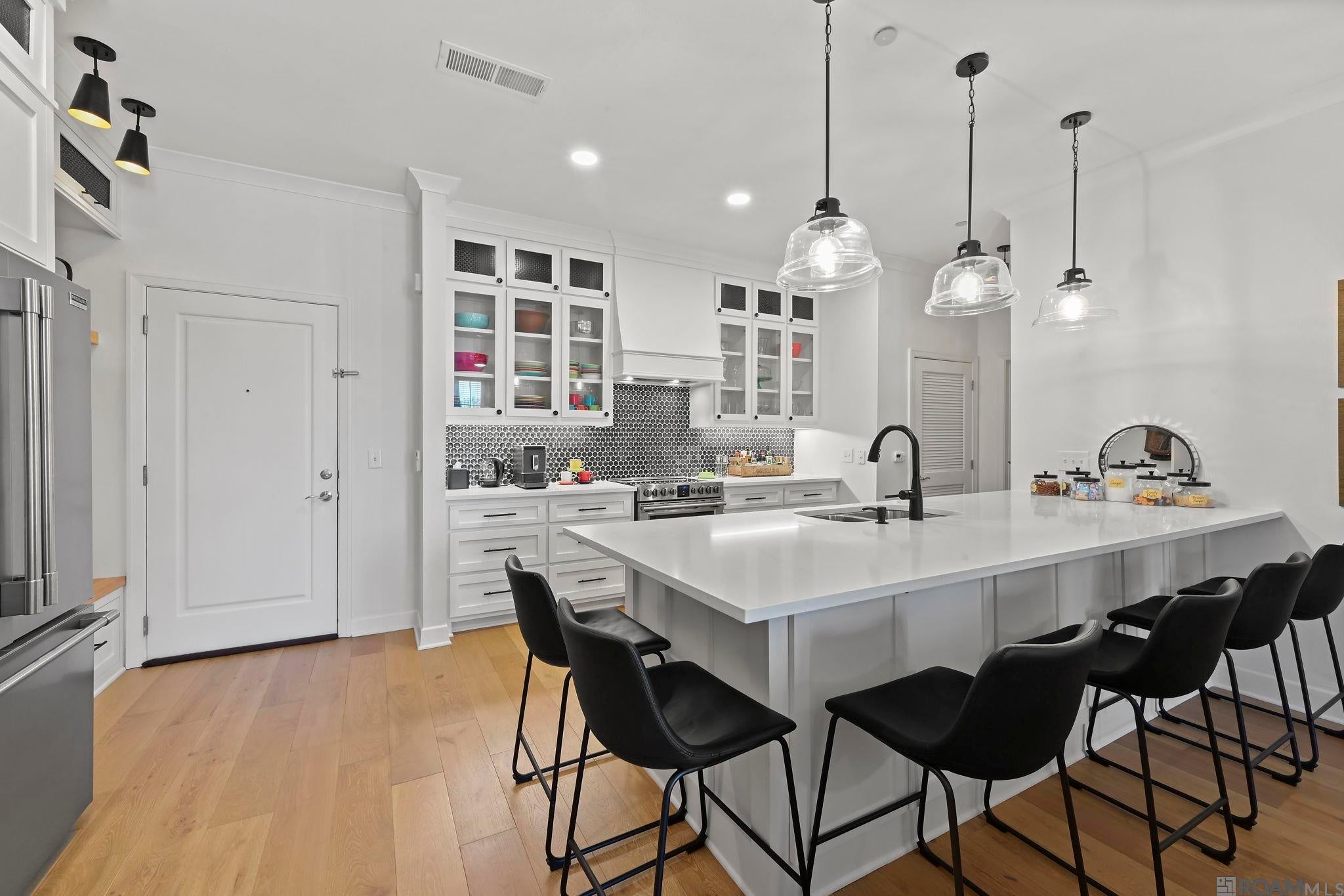 7707 Bluebonnet Blvd #214 — photo