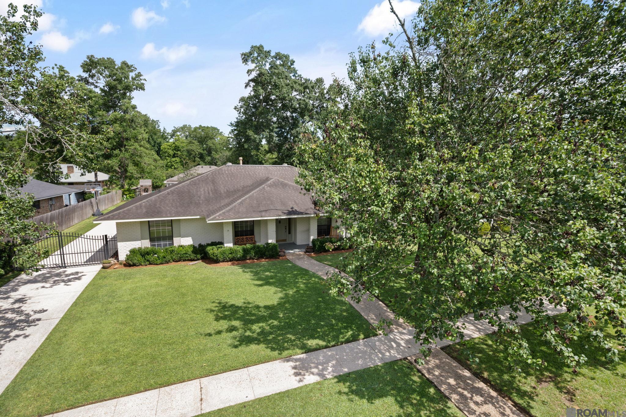 726 Bromley Dr — photo