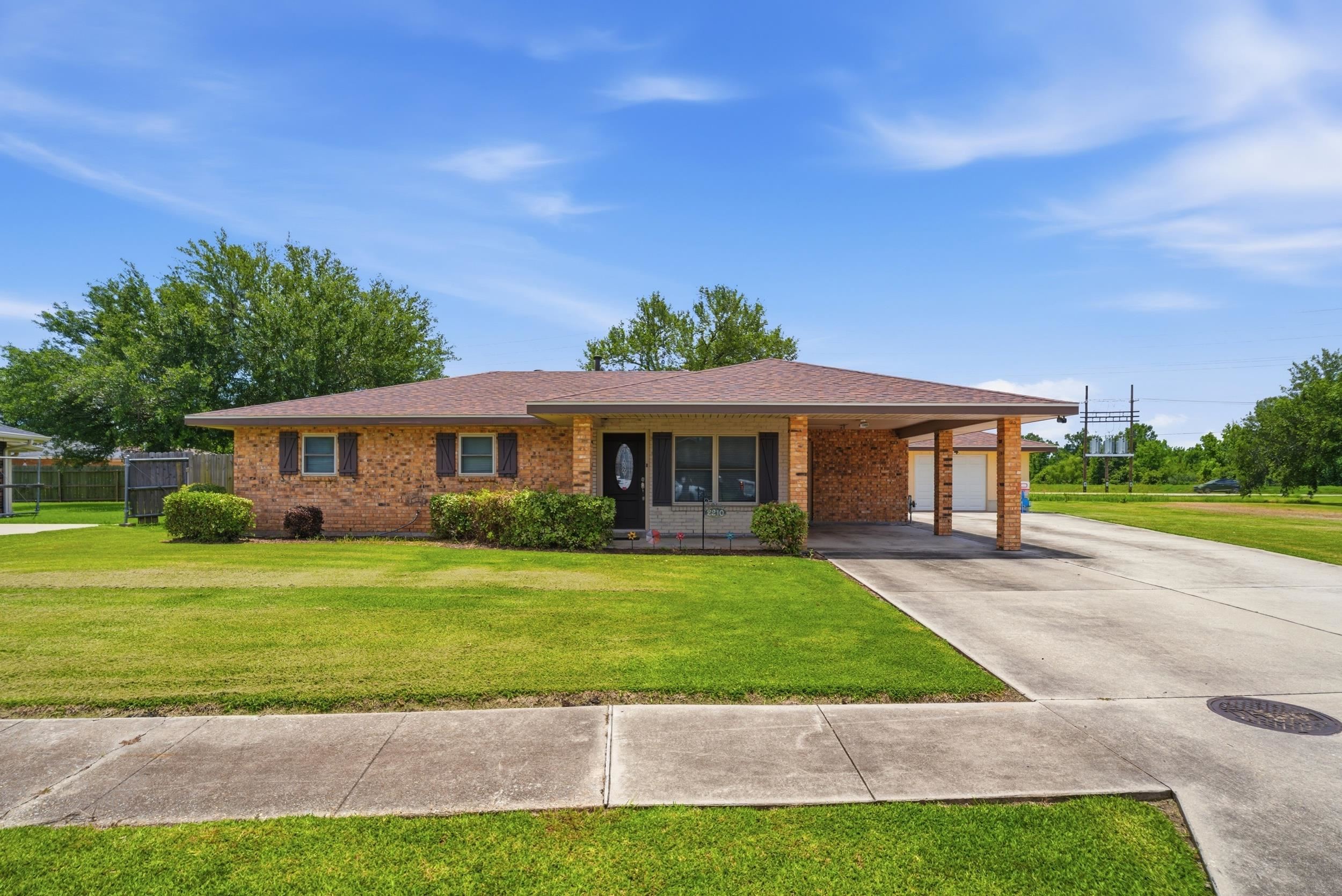 2210 Mary Hughes Drive — photo