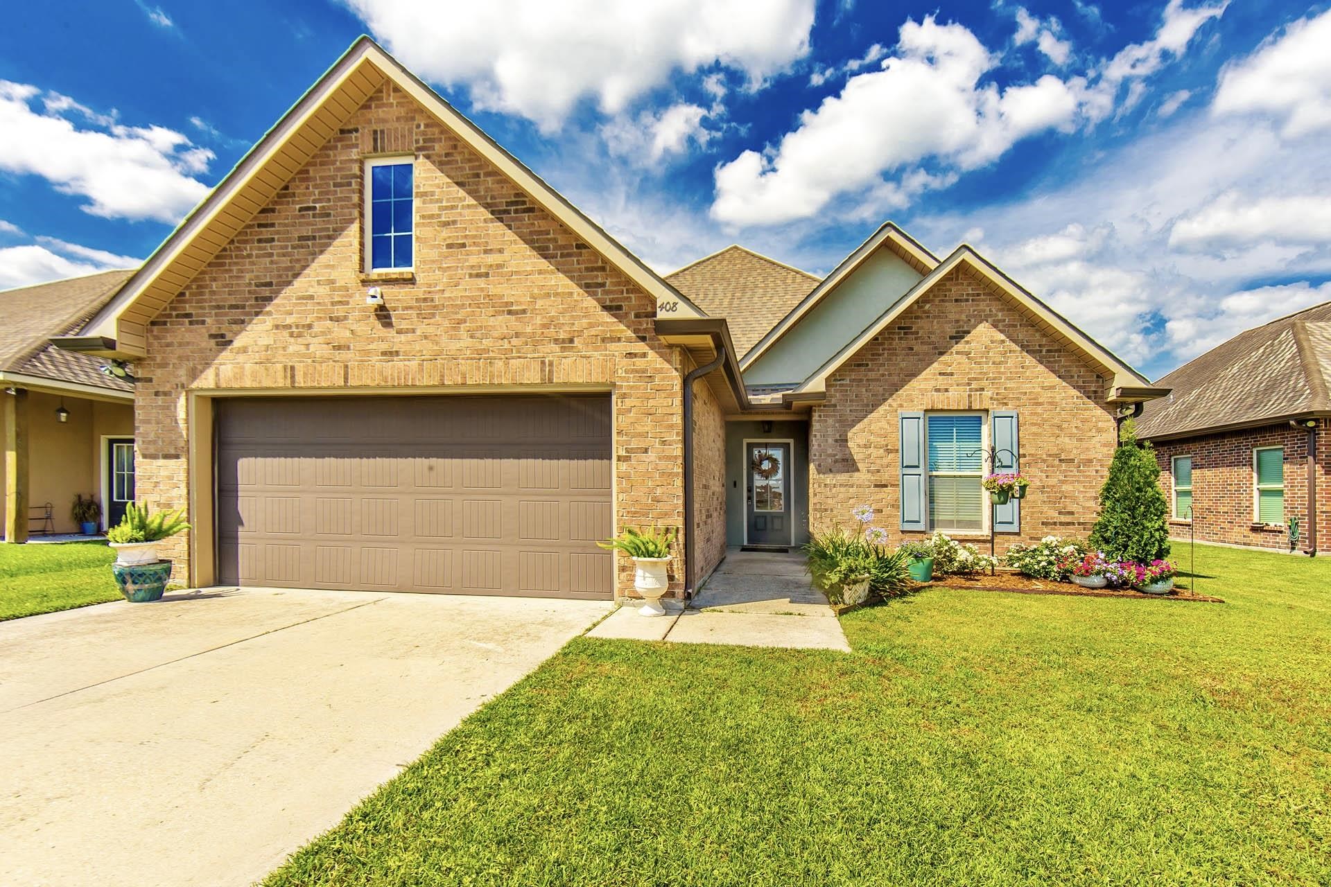 408 Pond Dr — photo