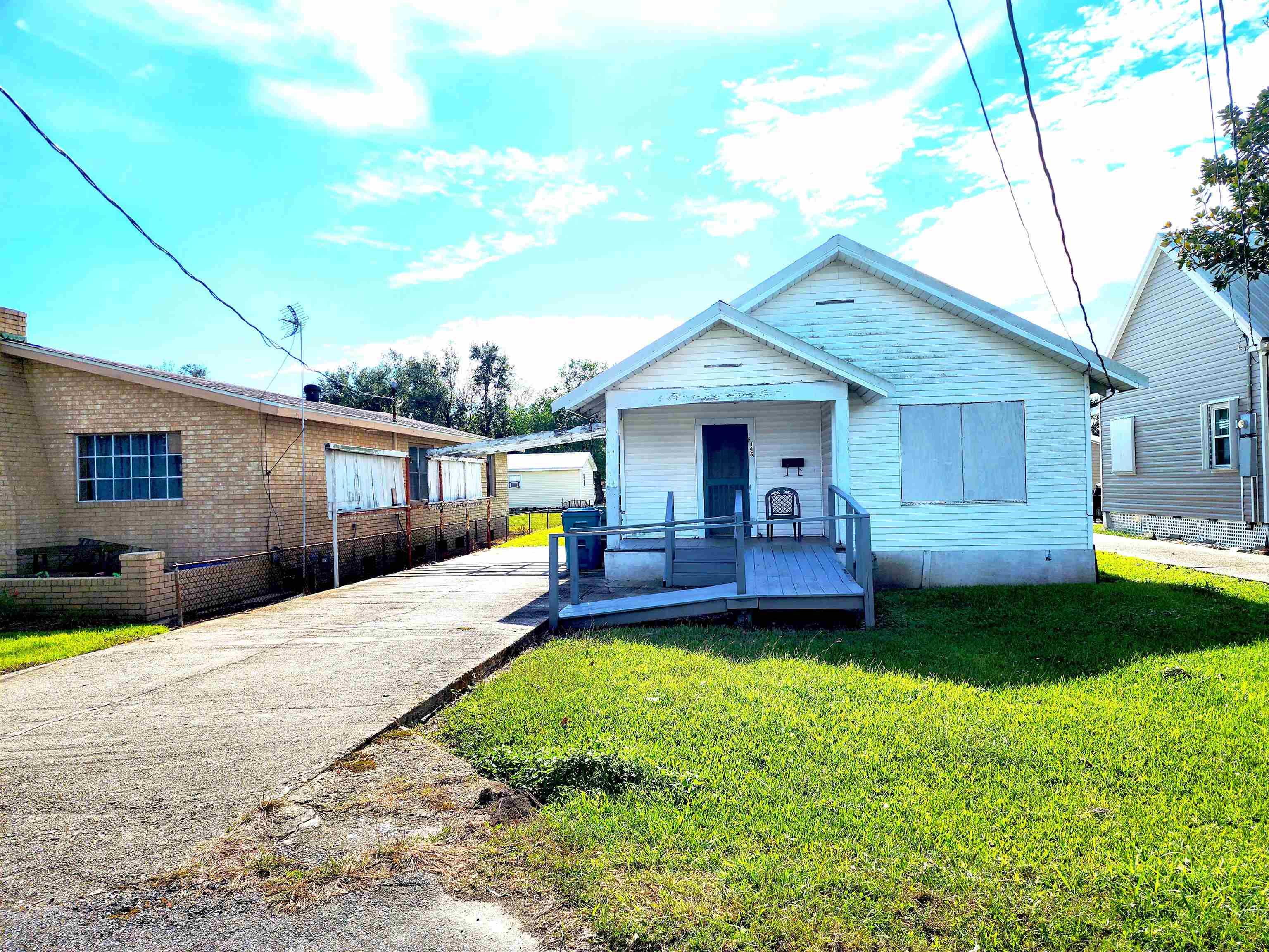 145 Lefort Lane — photo