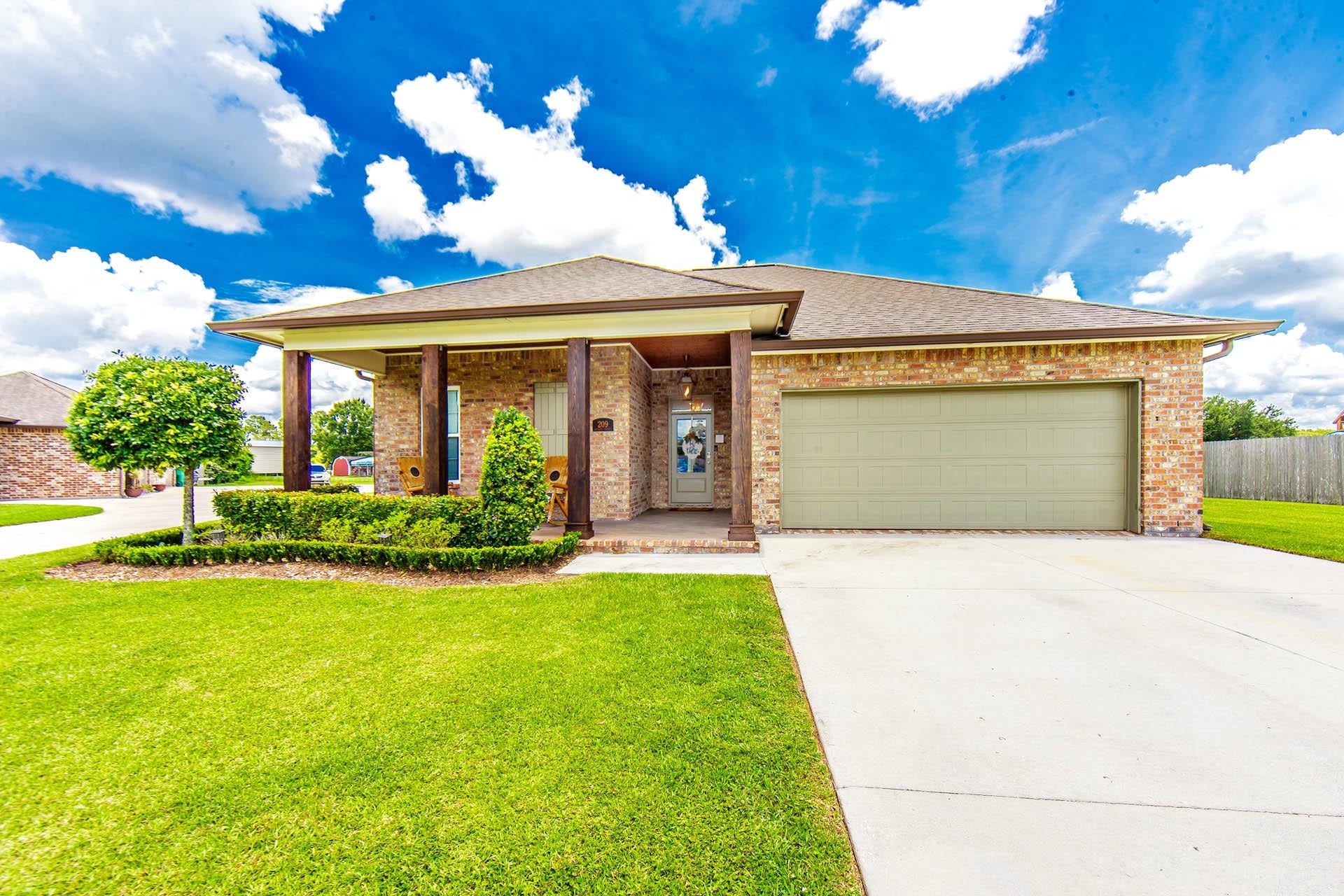 209 Crescent Estates Drive — photo