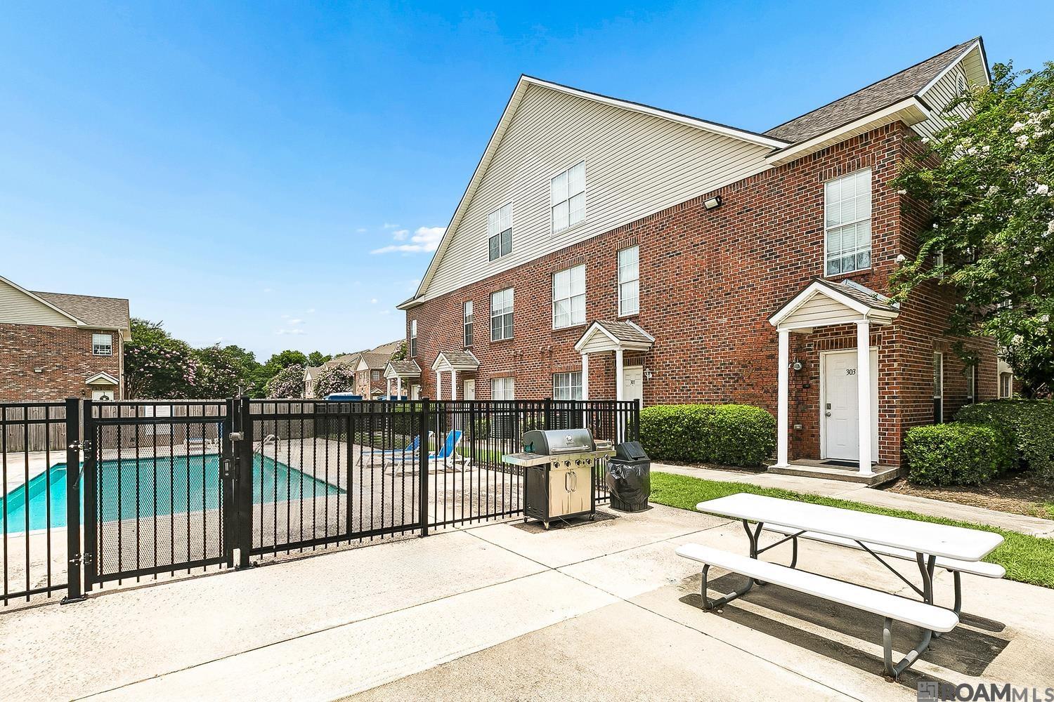 4625 Burbank Dr #304 — photo