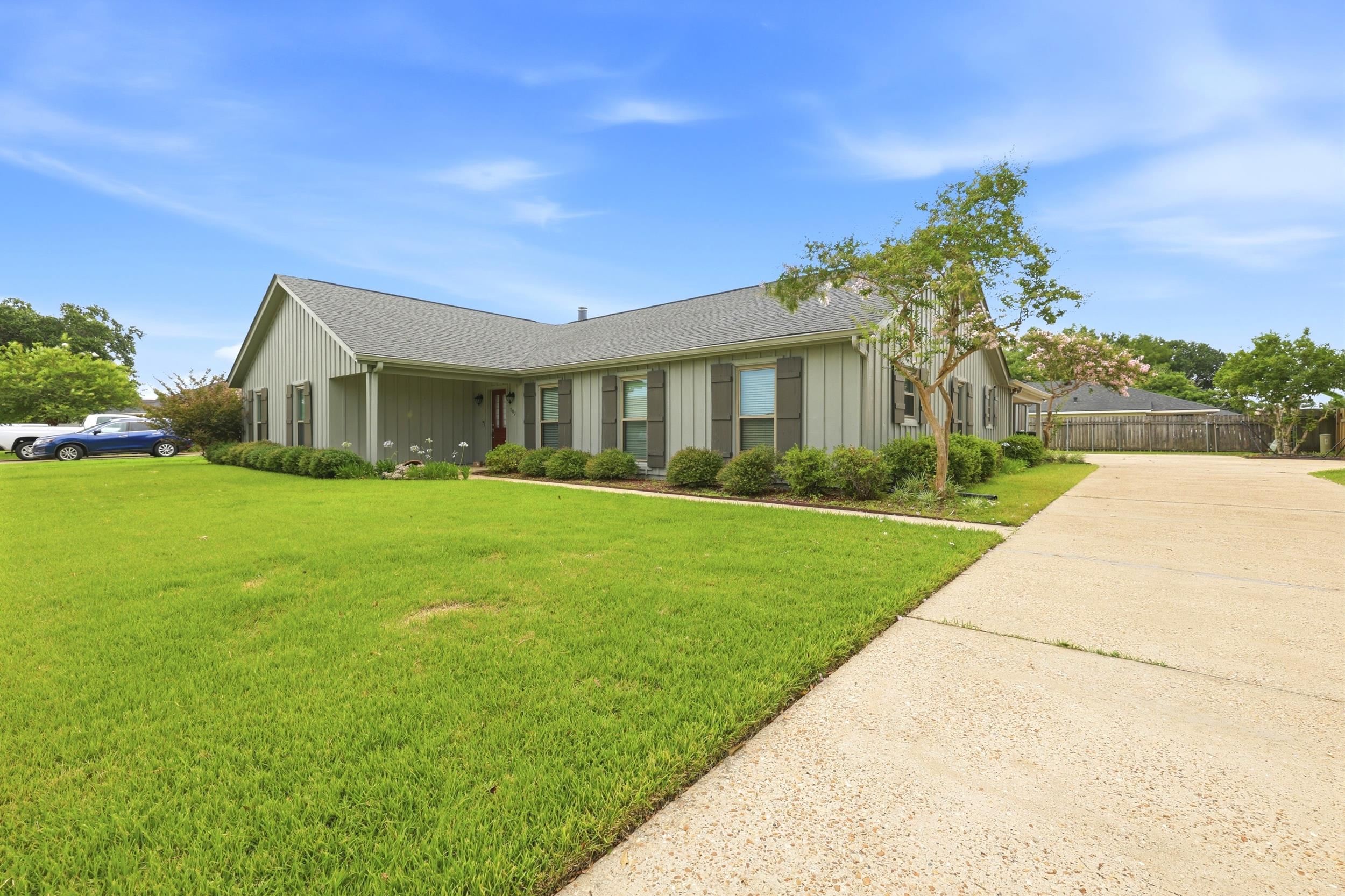 502 Summerfield Dr — photo