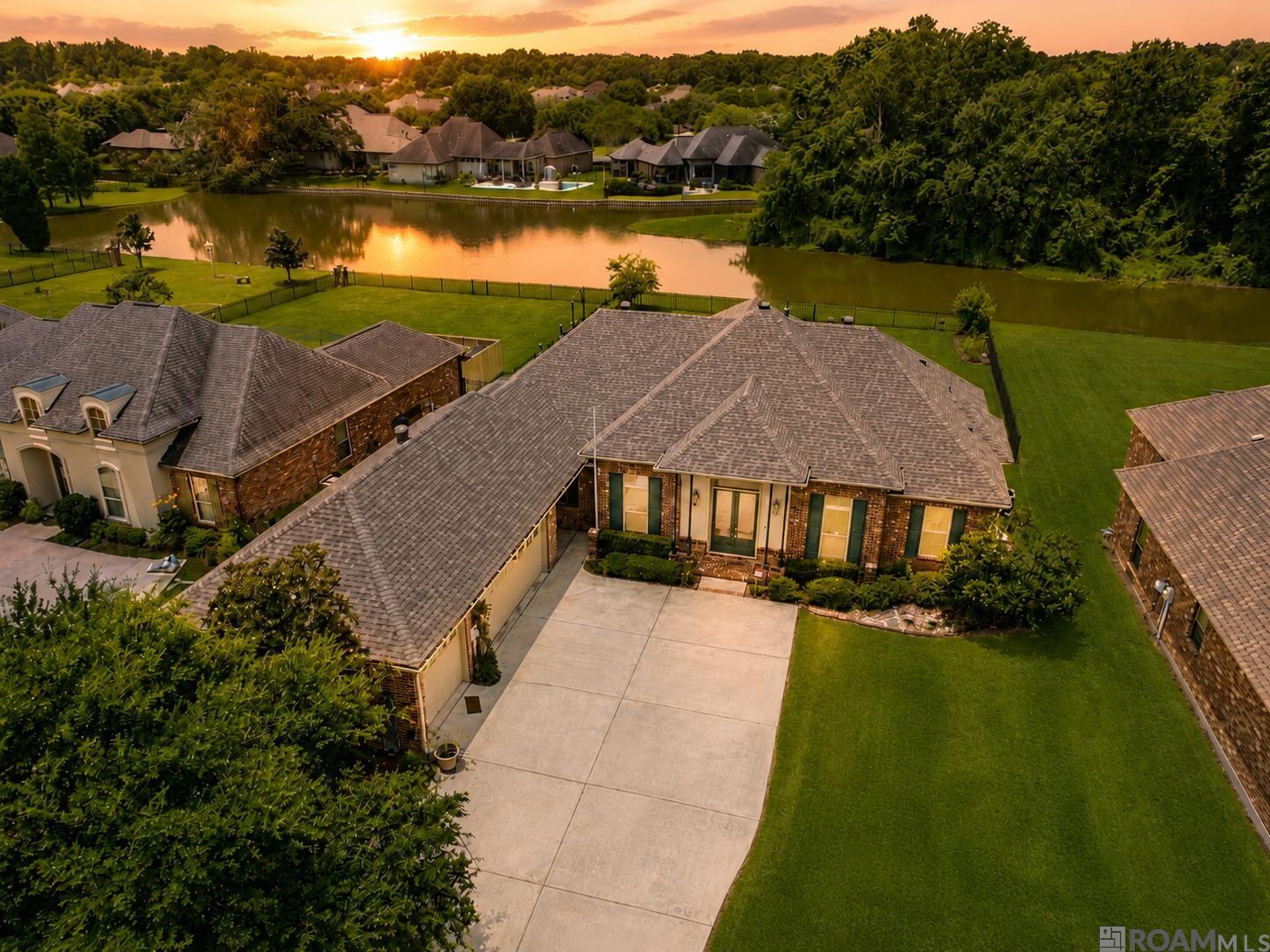 12421 Oak Alley Dr — photo