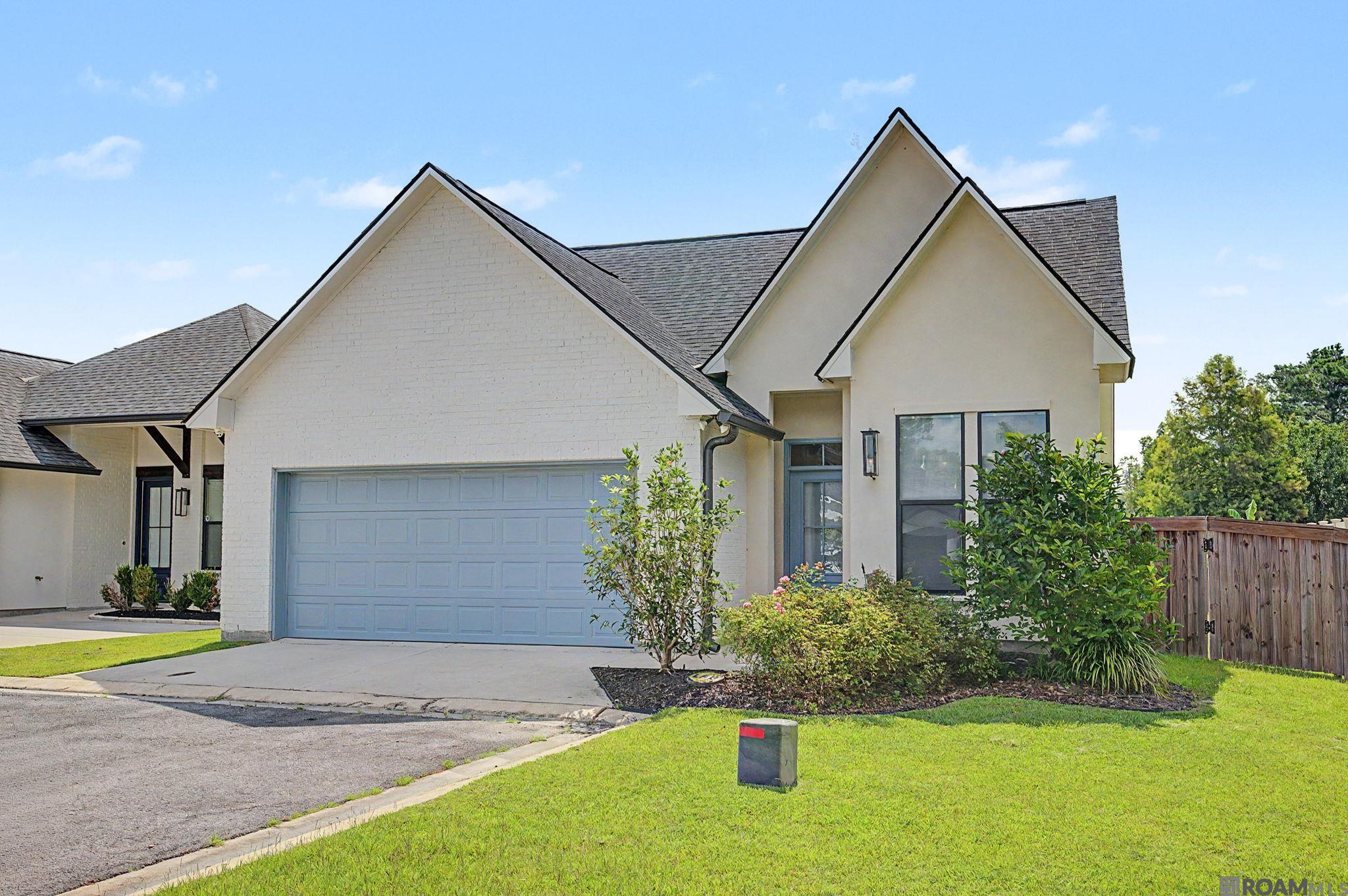 3861 Villa Michel Dr — photo