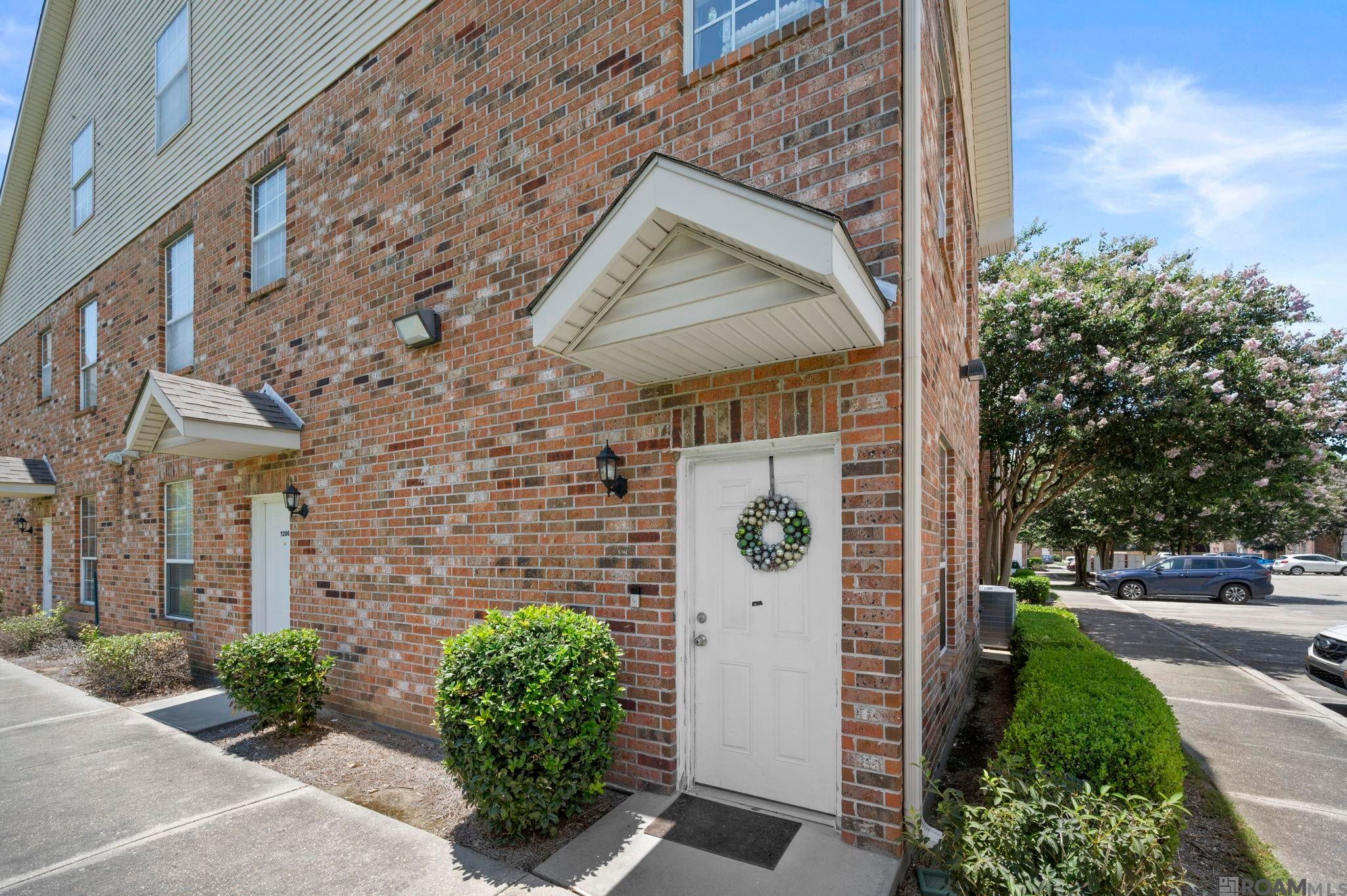 4441 Burbank Dr #1206 — photo
