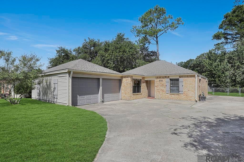 1127 Brookhollow Dr — photo