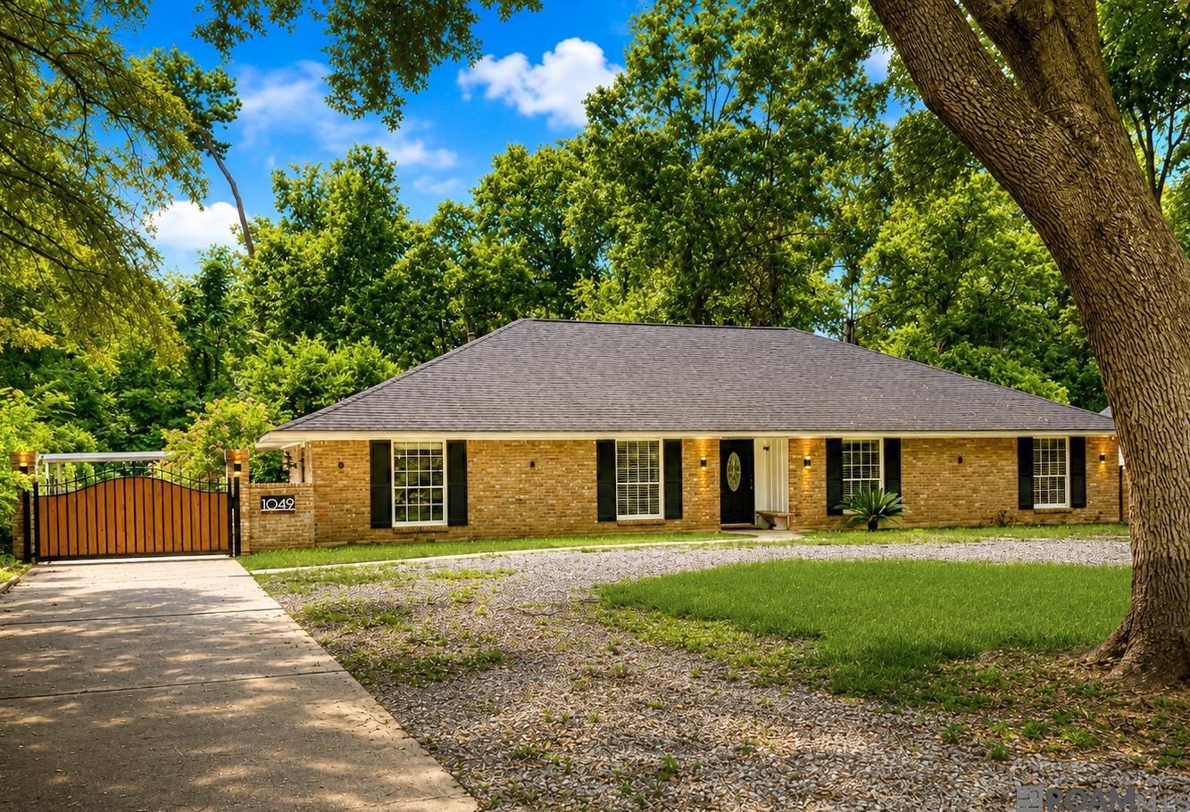 1049 Castle Kirk Dr — photo