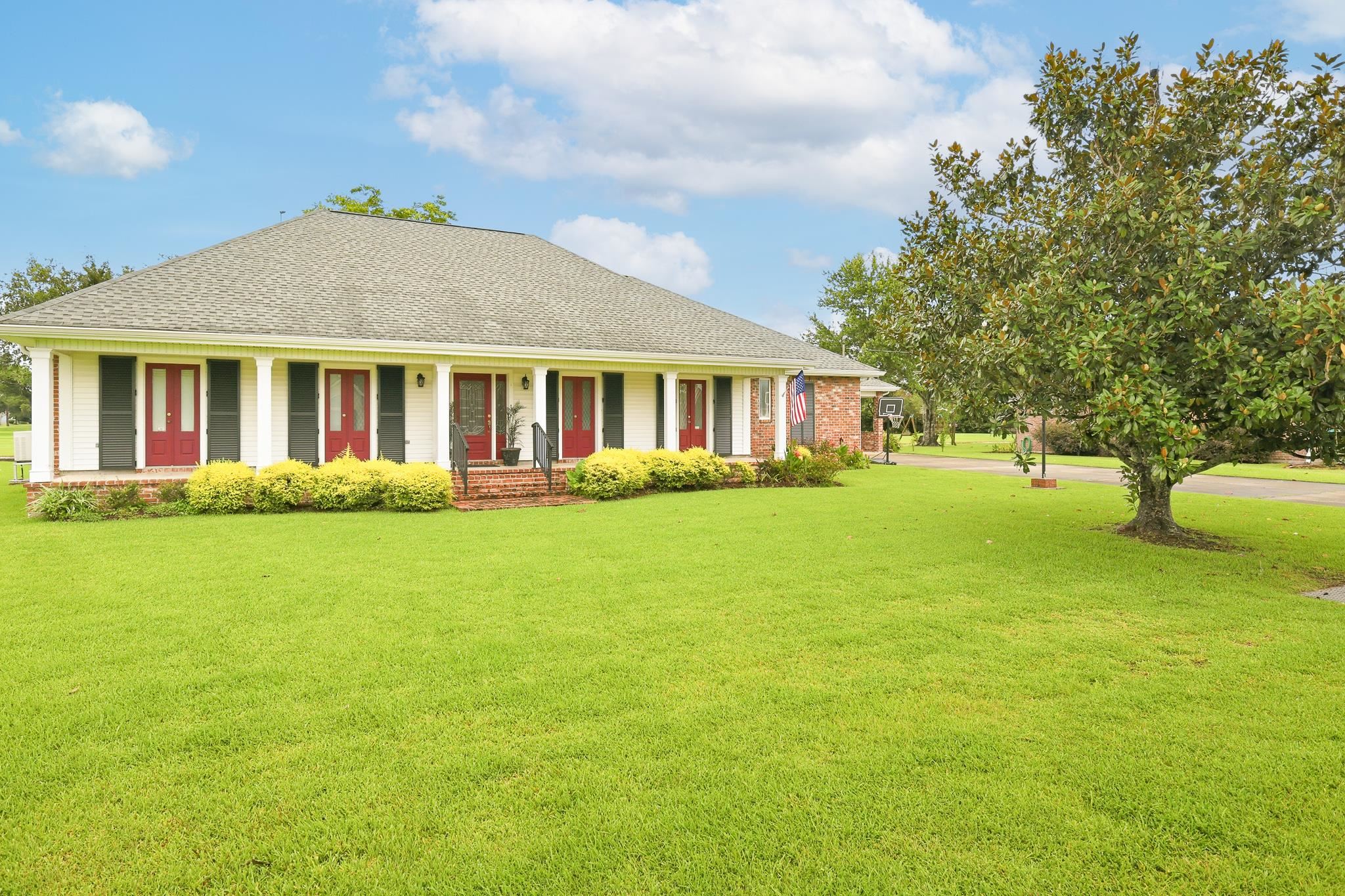 616 Parkside Dr — photo