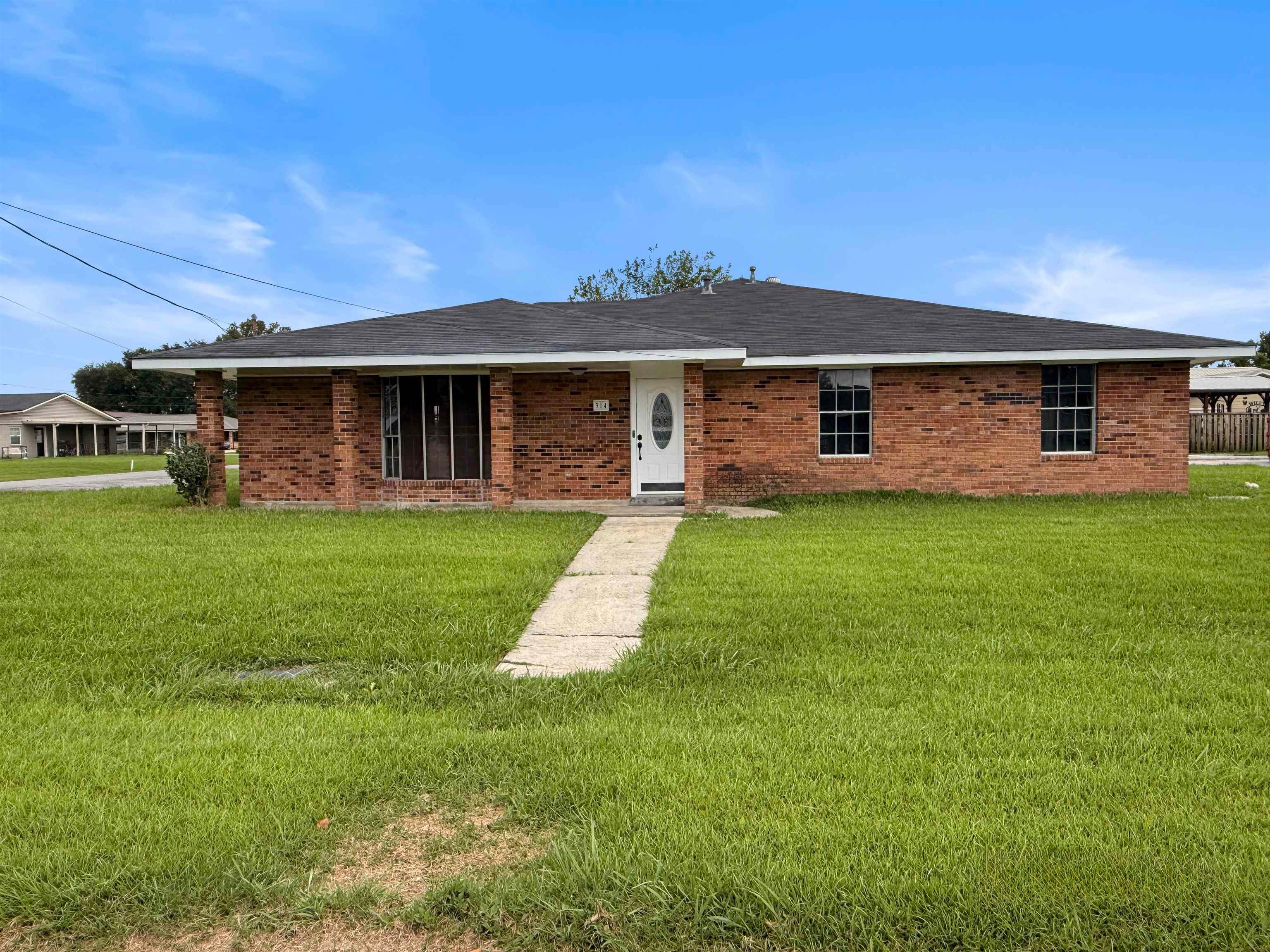314 Lark Dr — photo