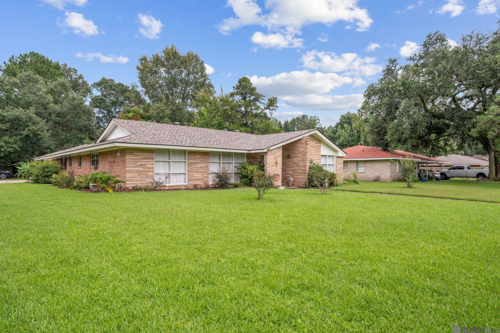 1425 Carolyn Sue Dr — photo