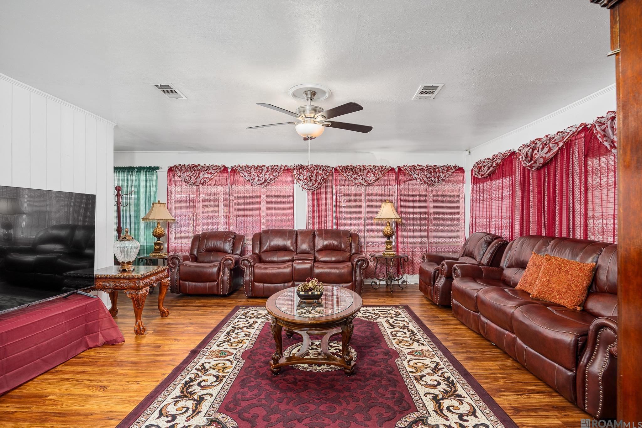1275 E Riveroaks Dr — photo