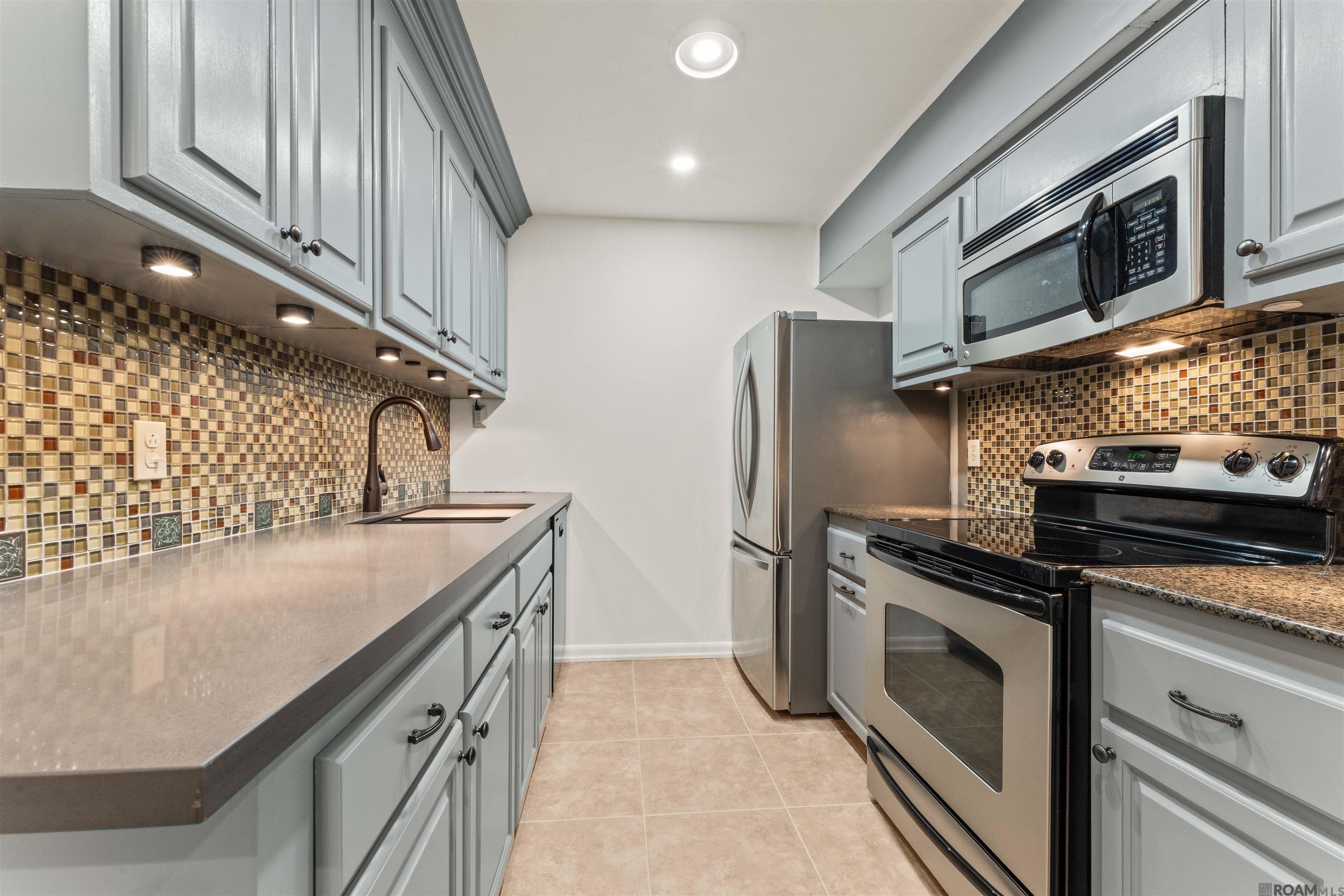 950 S Foster Dr #38 — photo