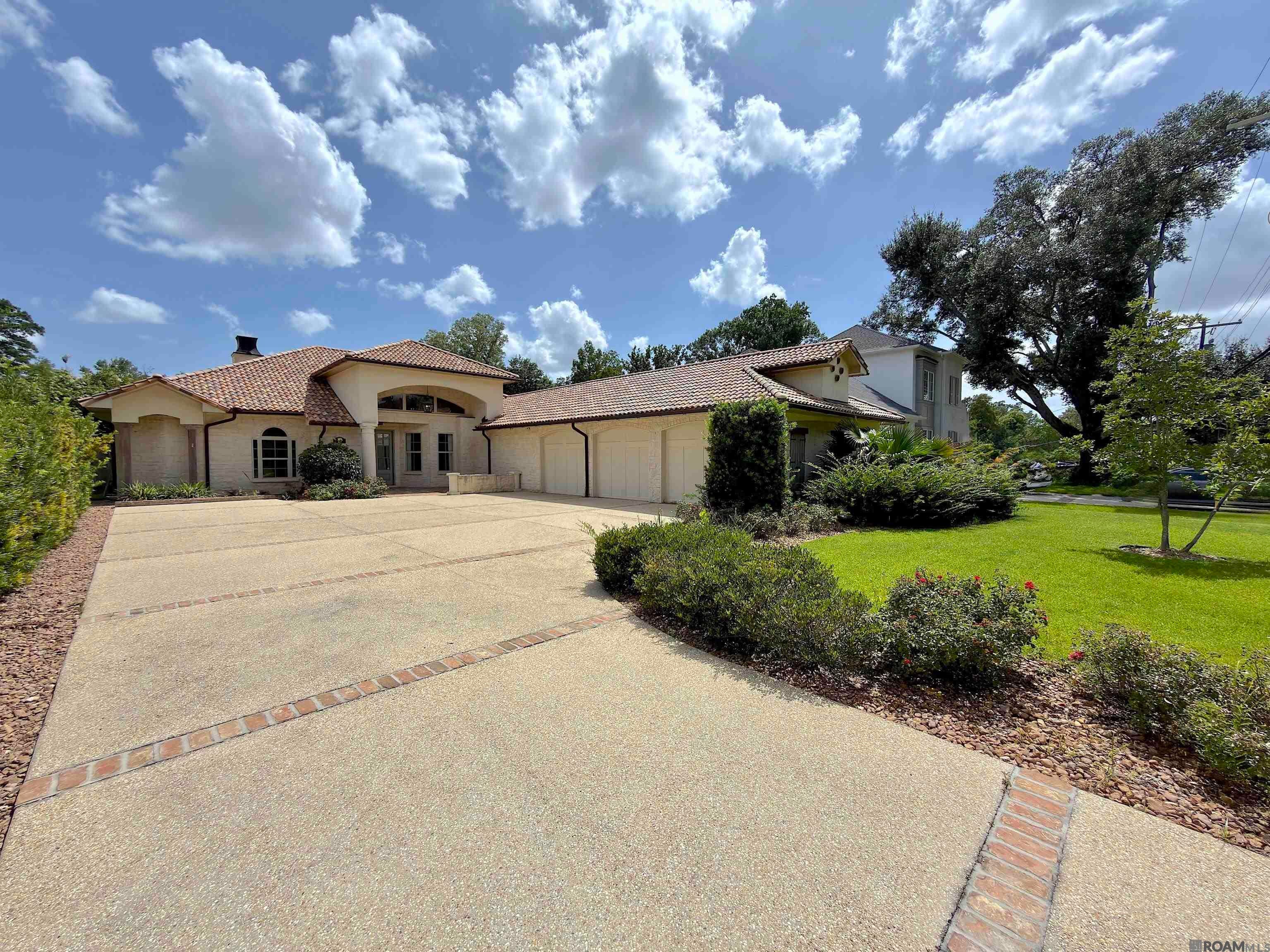 7470 Sevenoaks Ave — photo
