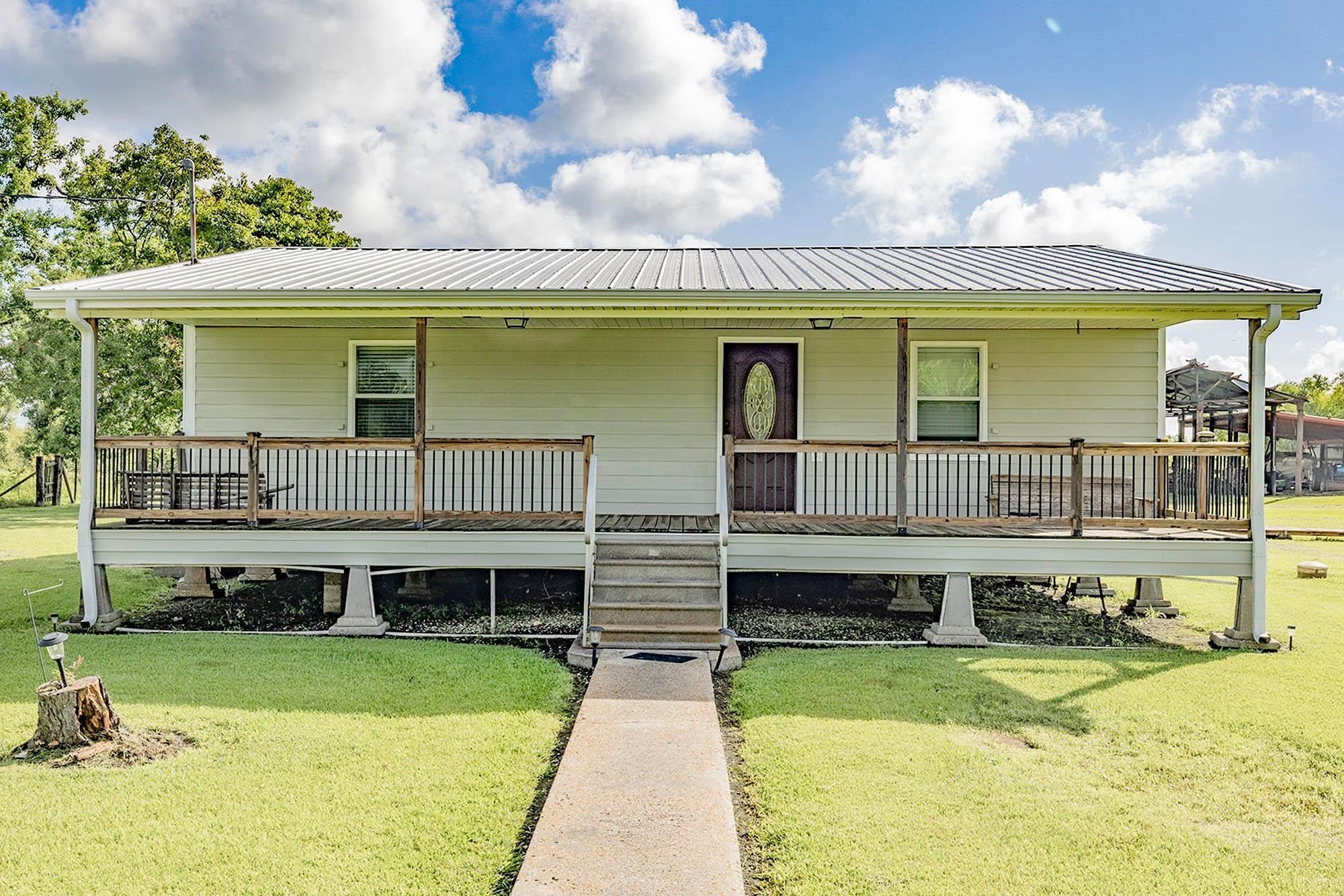 553 Lake Long Drive — photo