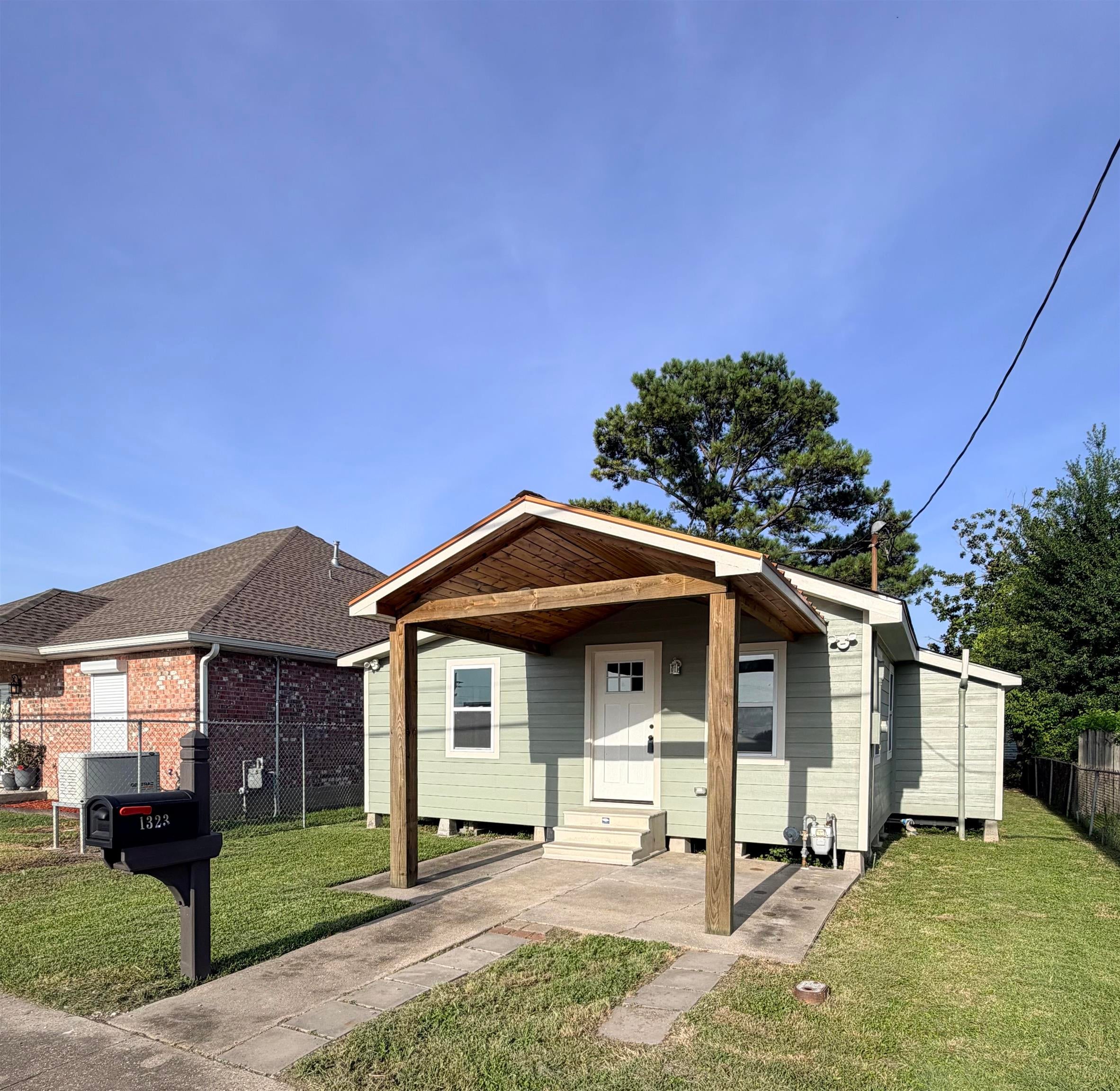 1323 Aycock Street — photo