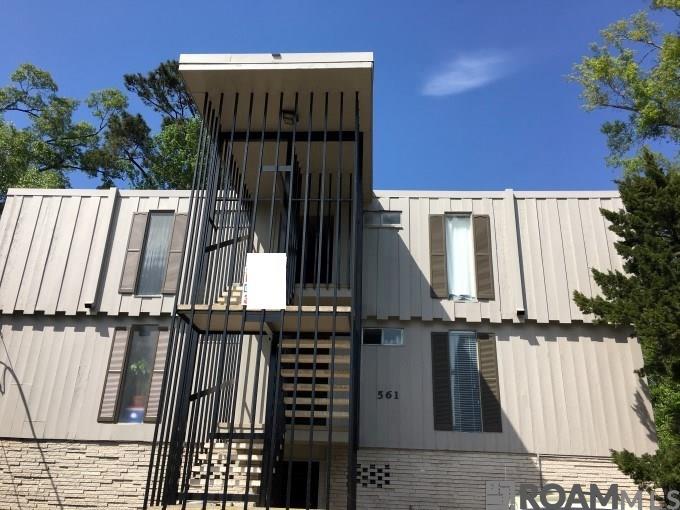561 E State St #2 — photo