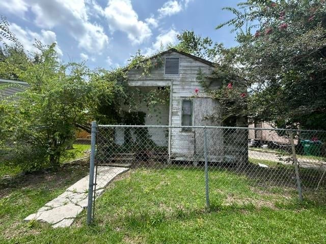 930 Cherry St — photo