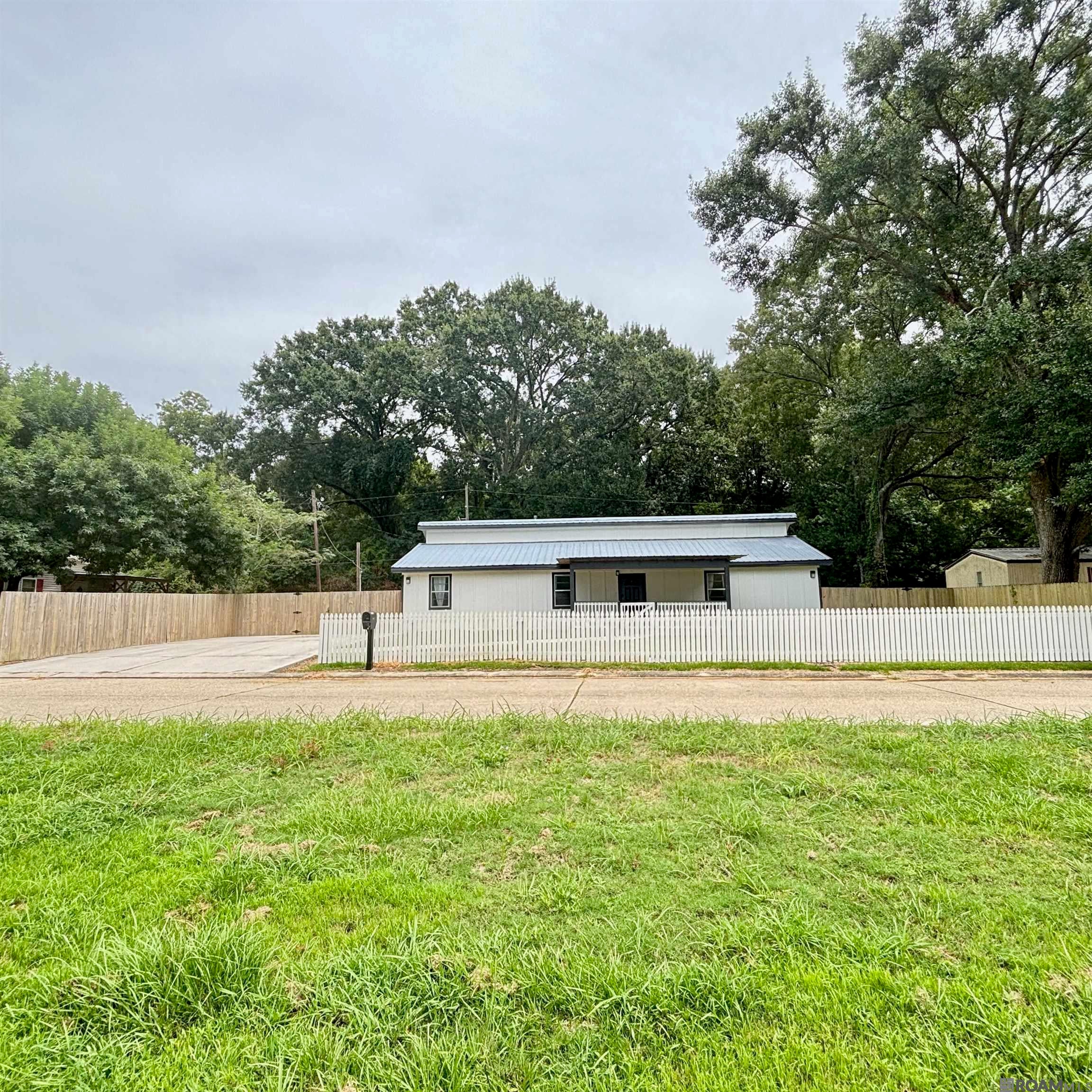 12390 Deck Blvd — photo