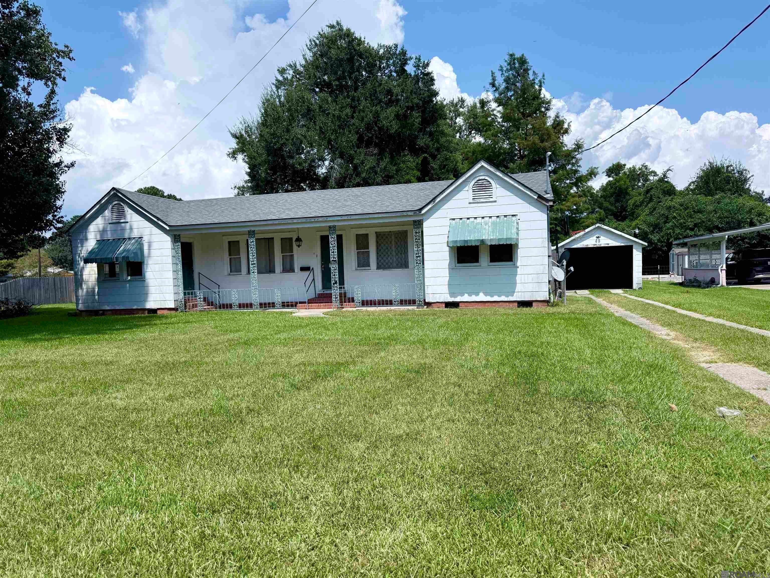 608 W End Dr — photo