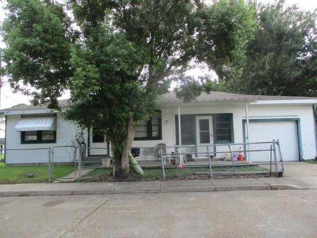 132 Louise St — photo