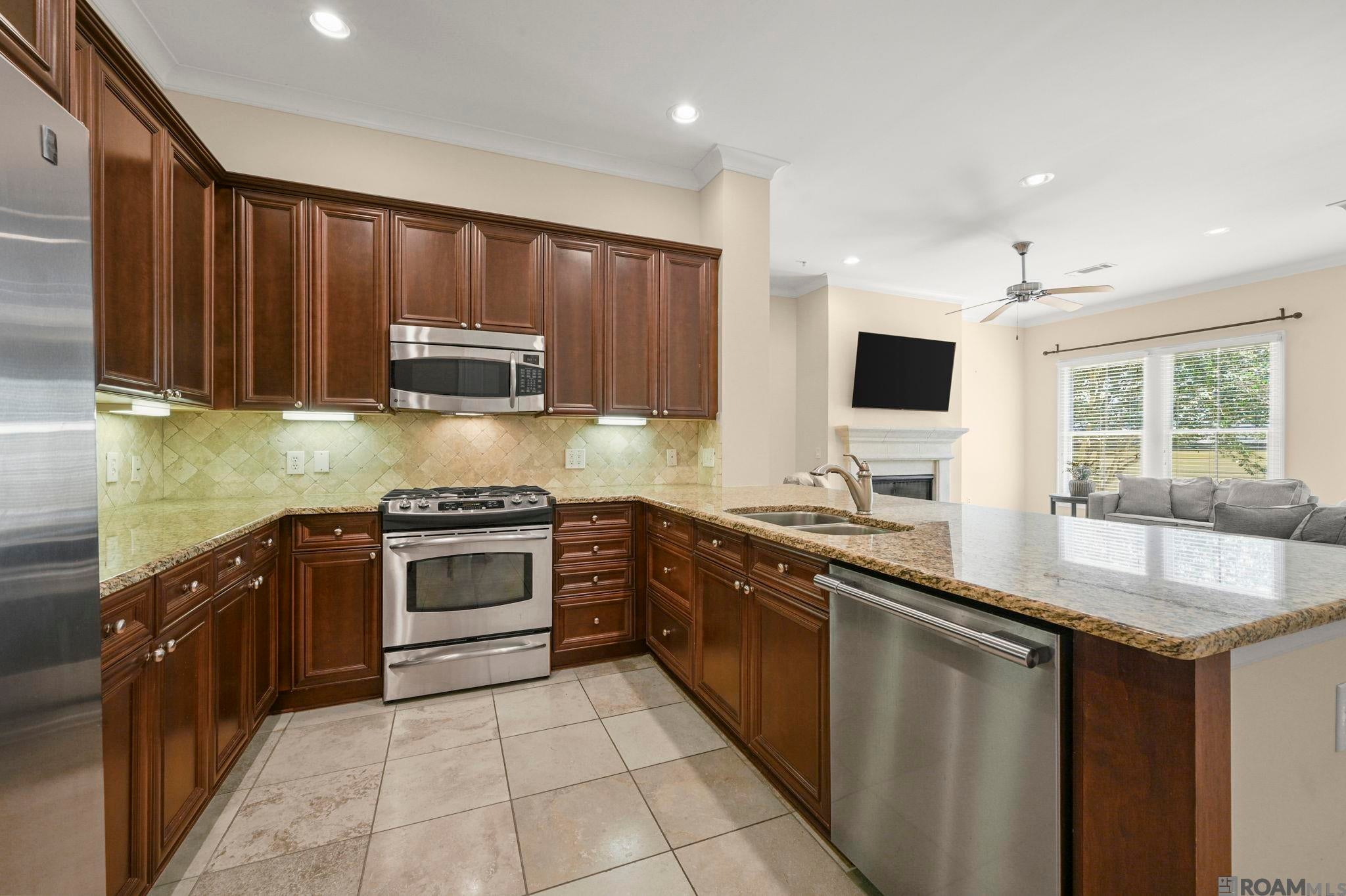 990 Stanford Ave #223 — photo