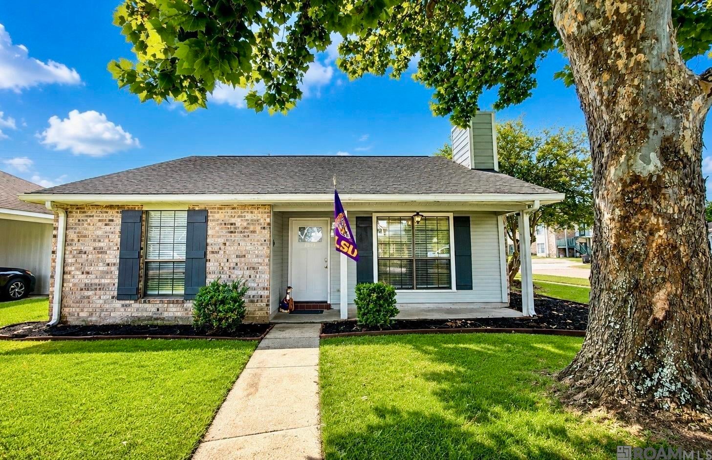 759 Fountain View Dr — photo