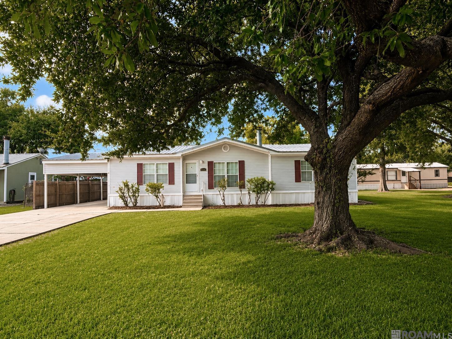 8664 Lebeau St — photo