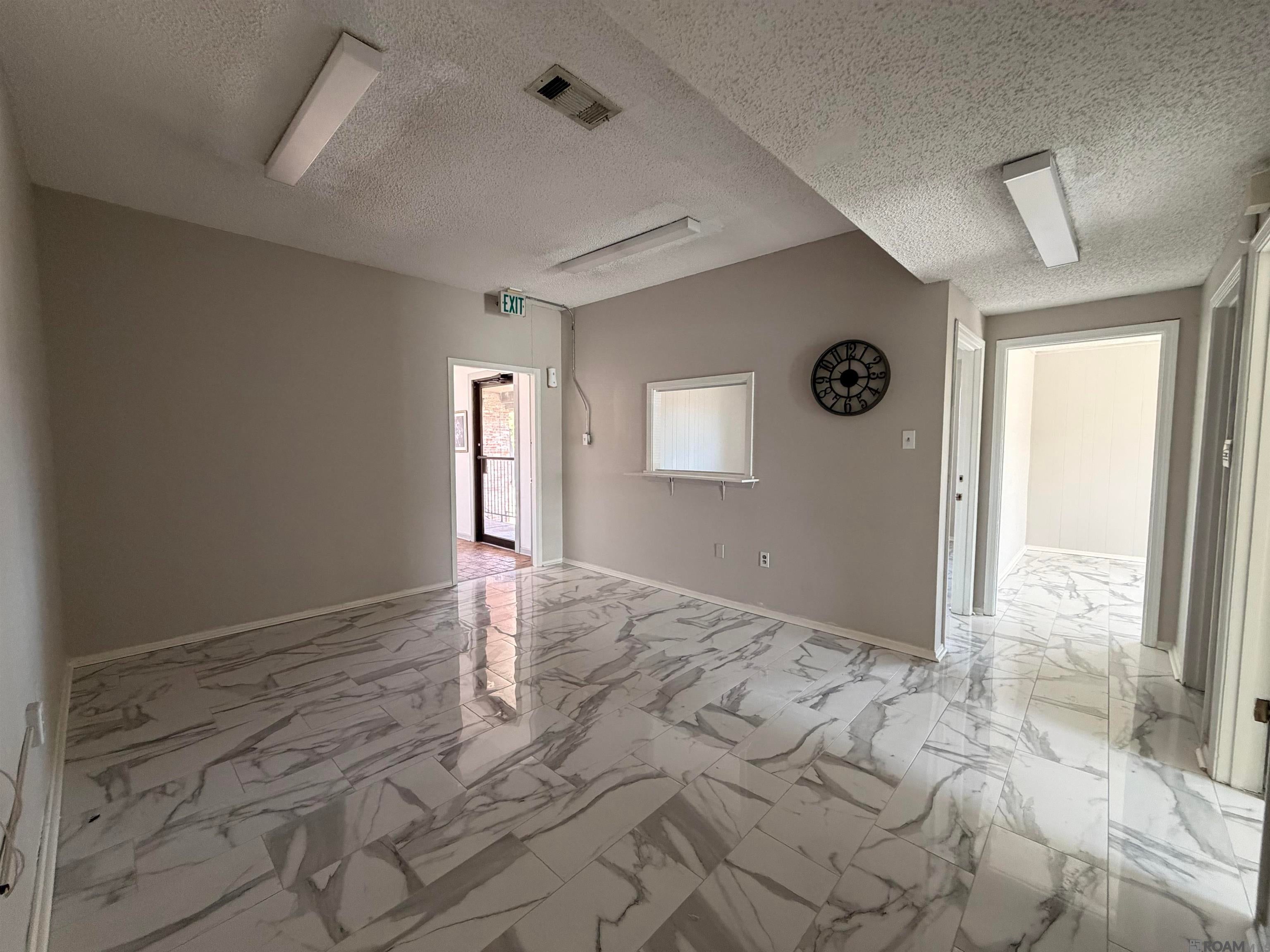 3931 S Sherwood Forest Blvd — photo