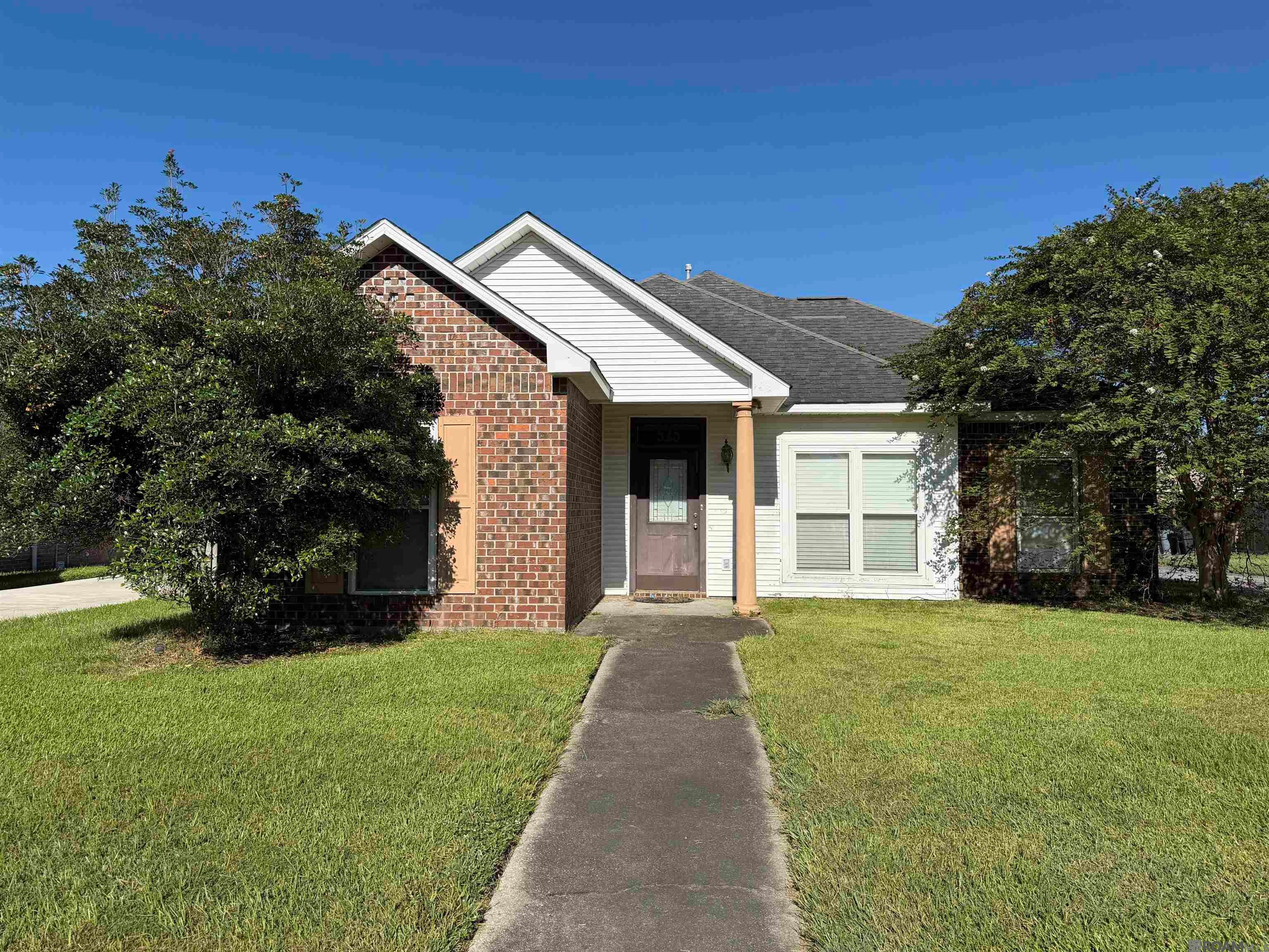 525 Daphne Dr — photo