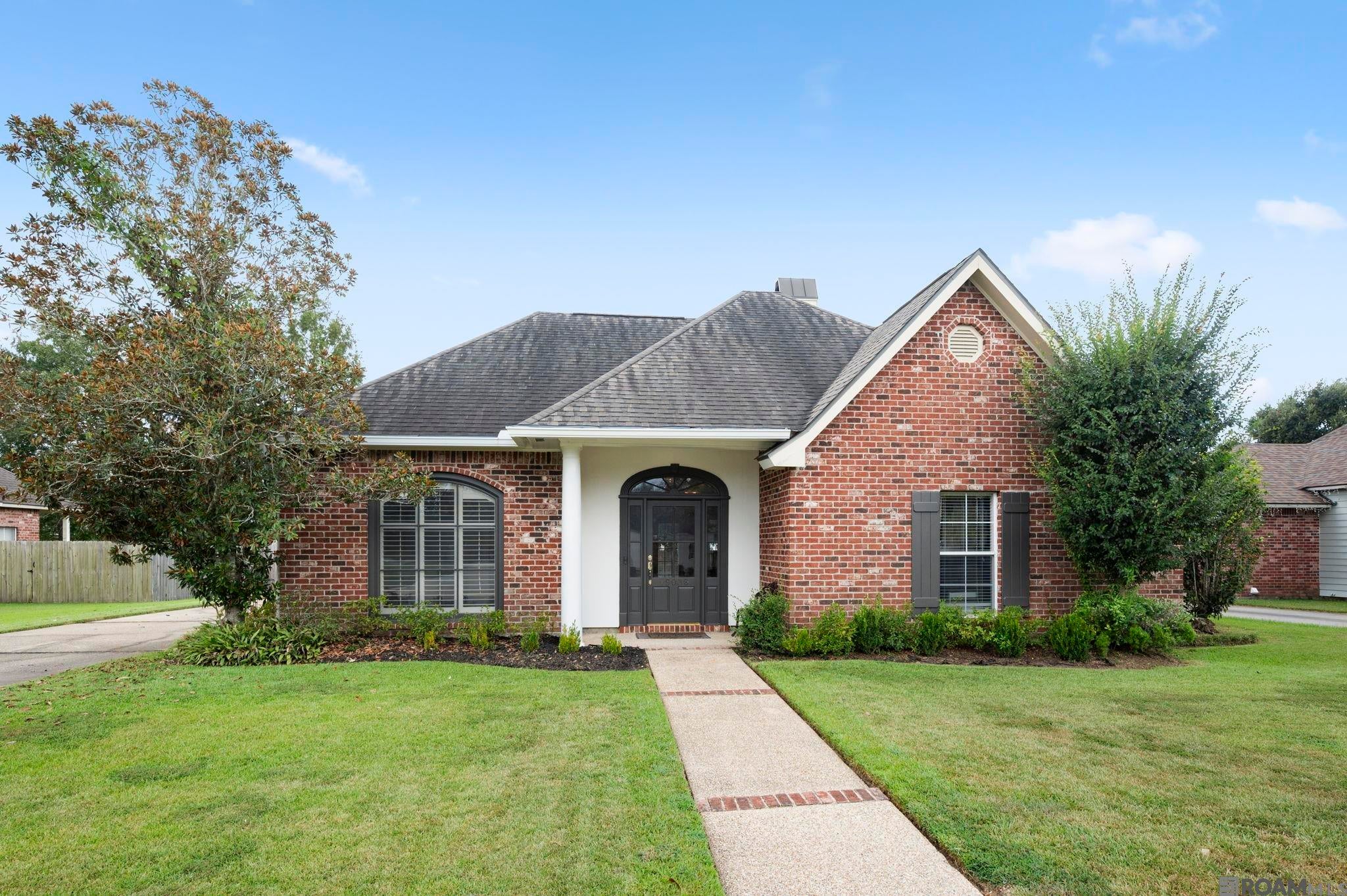 19036 Vignes Lake Ave — photo