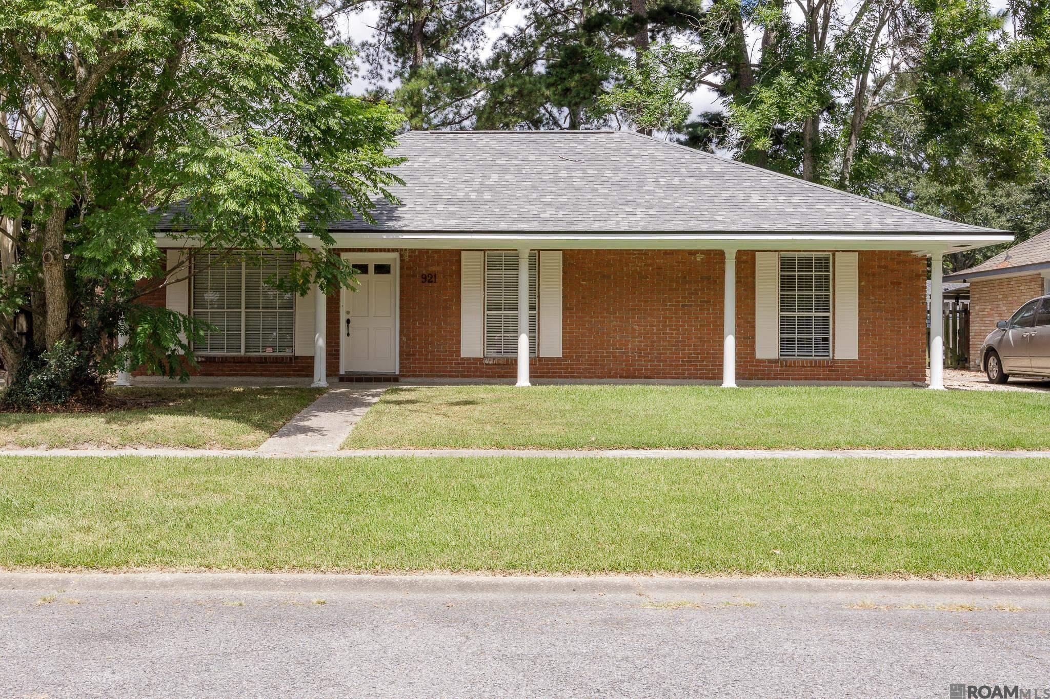 921 Briarrose Dr — photo