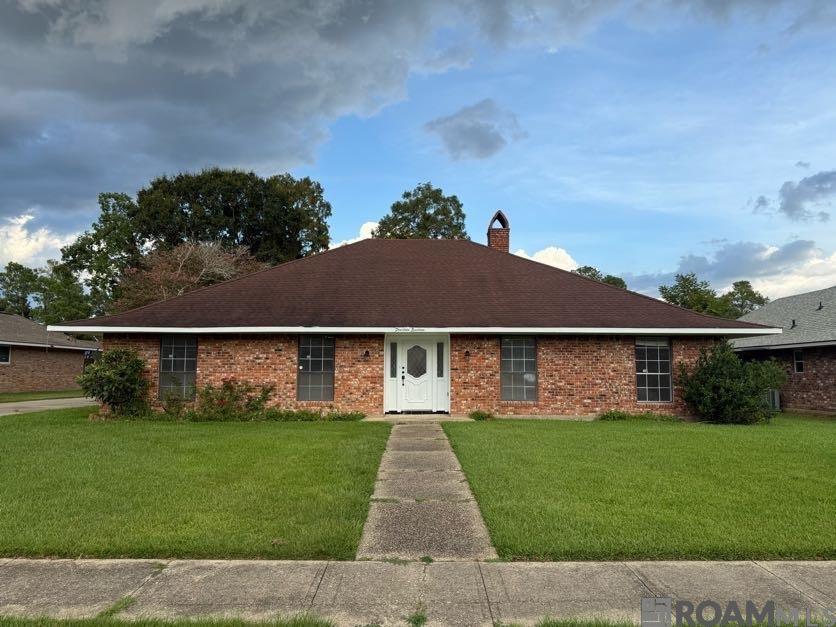 1419 Montgomery Dr — photo