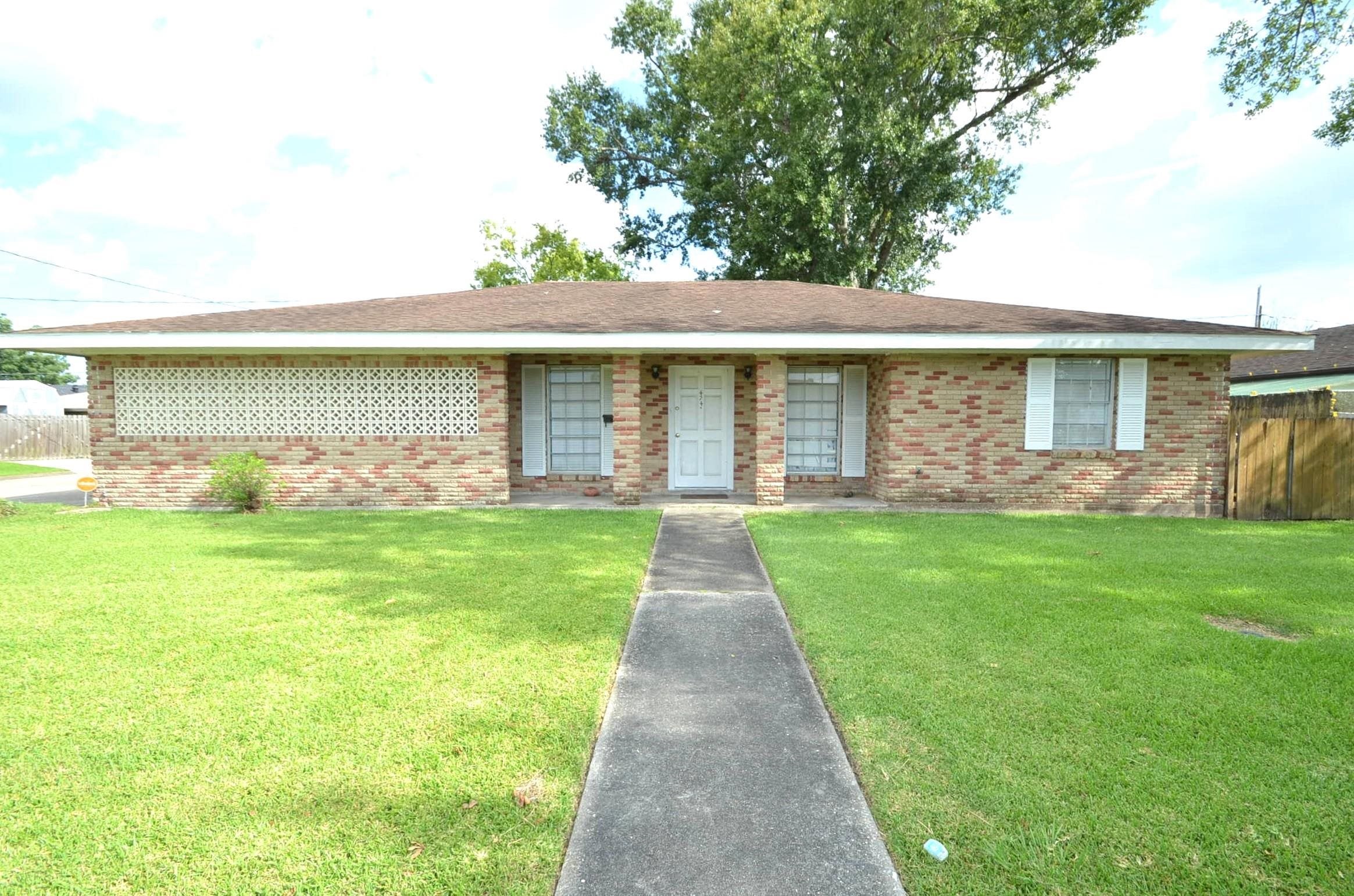424 Walker Dr — photo