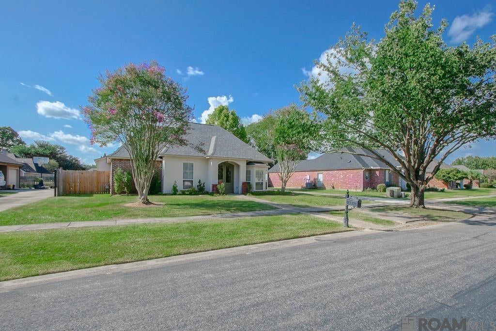 10673 Hillshire Ave — photo