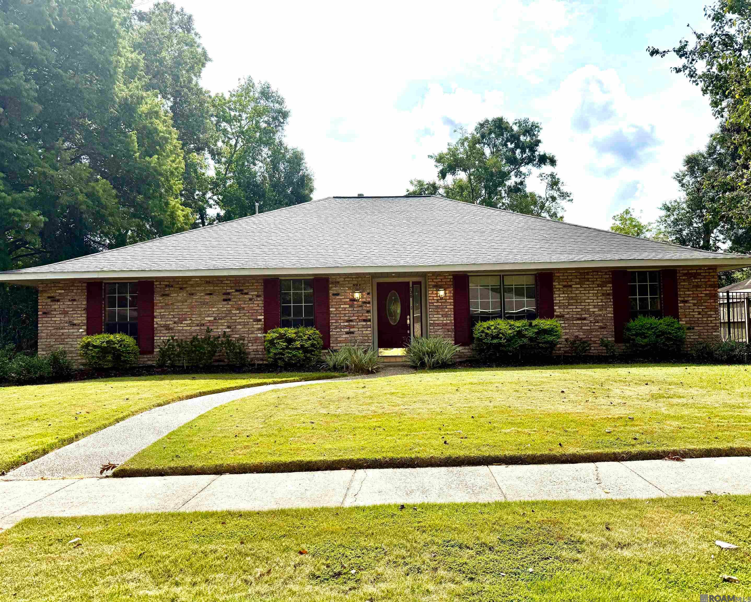 738 Bromley Dr — photo