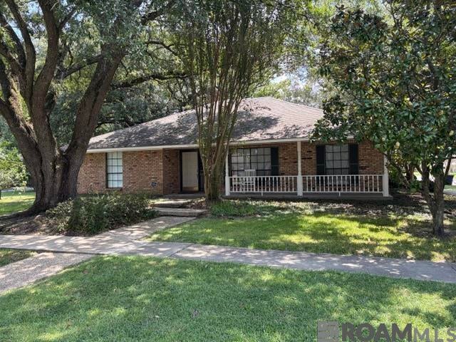 1383 Queen Cathy Dr — photo