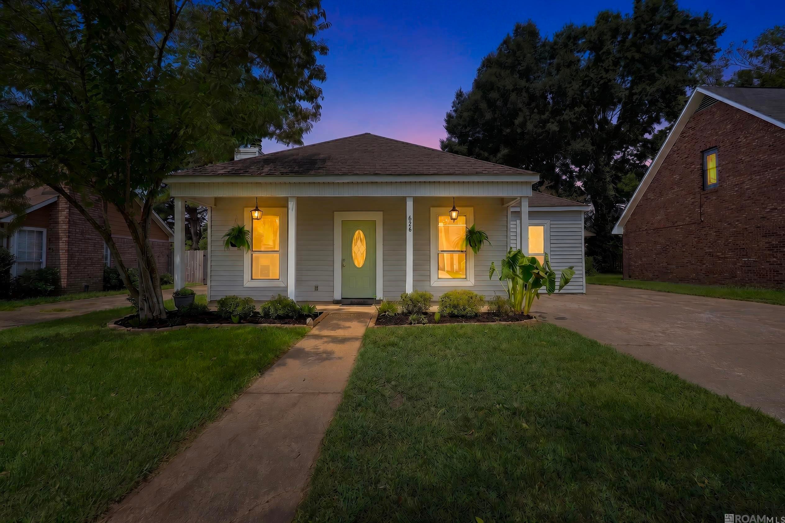 626 Fountain View Dr — photo