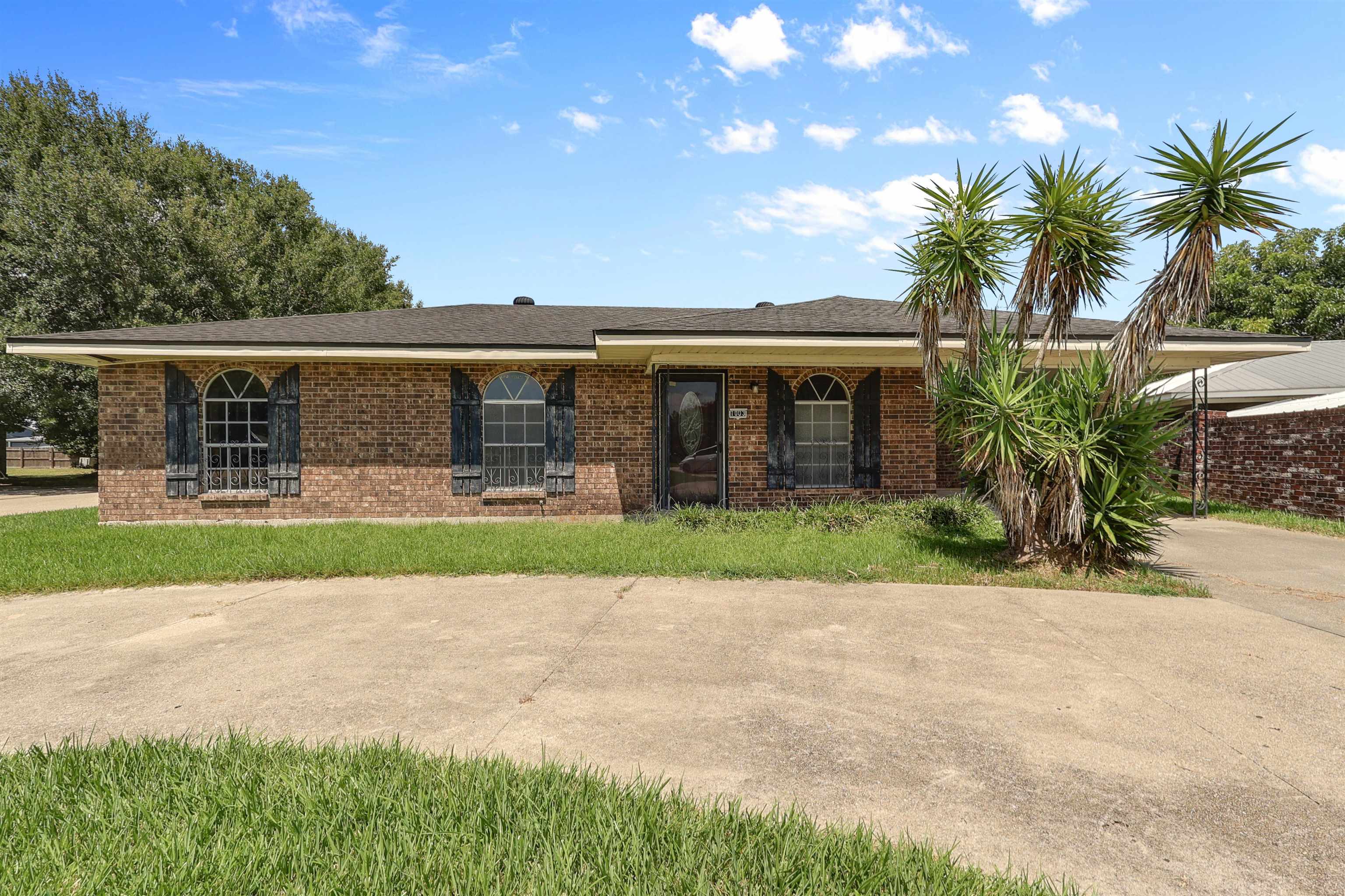 1003 Debra Ct — photo