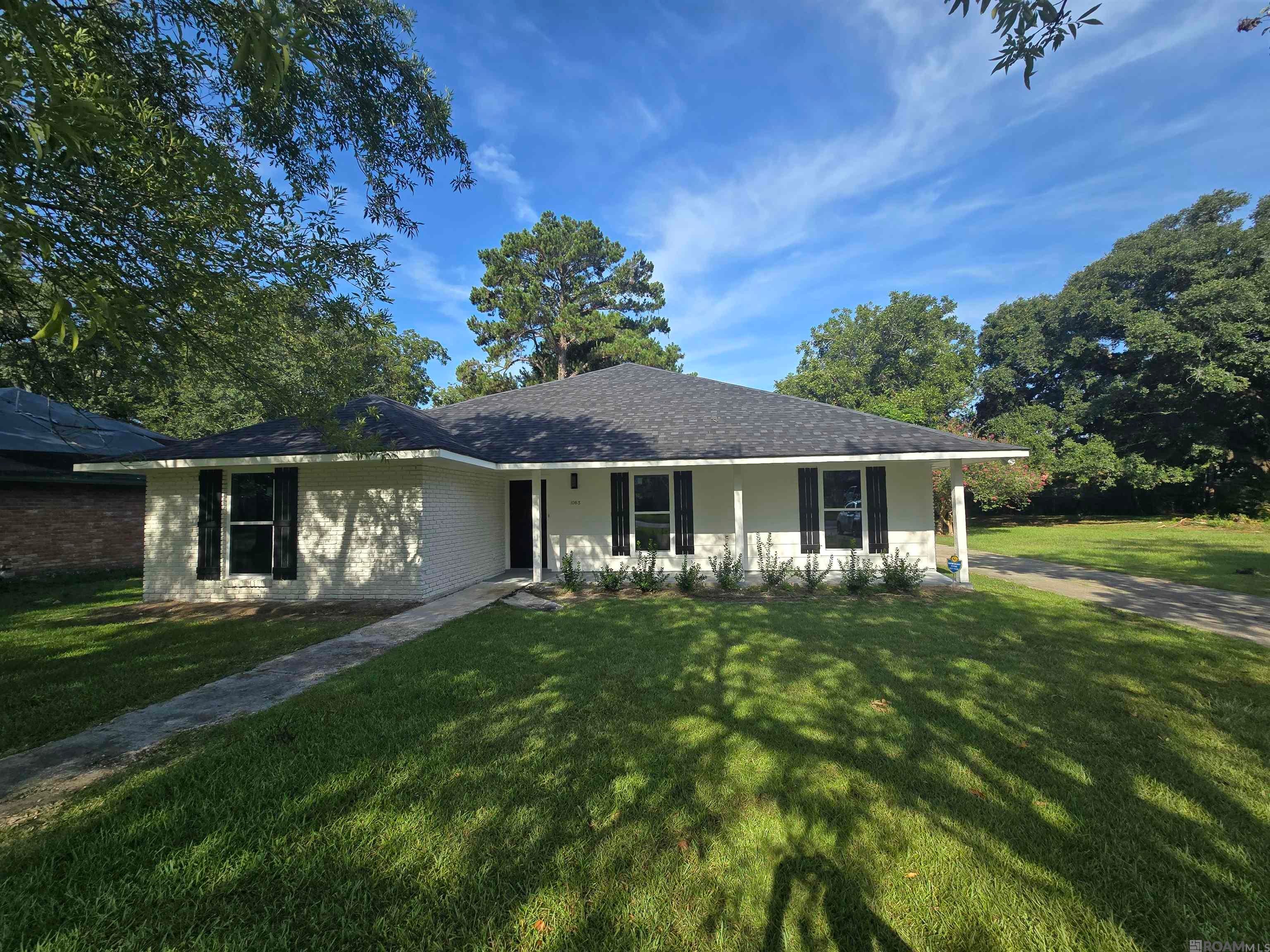 1063 Parlange Dr — photo
