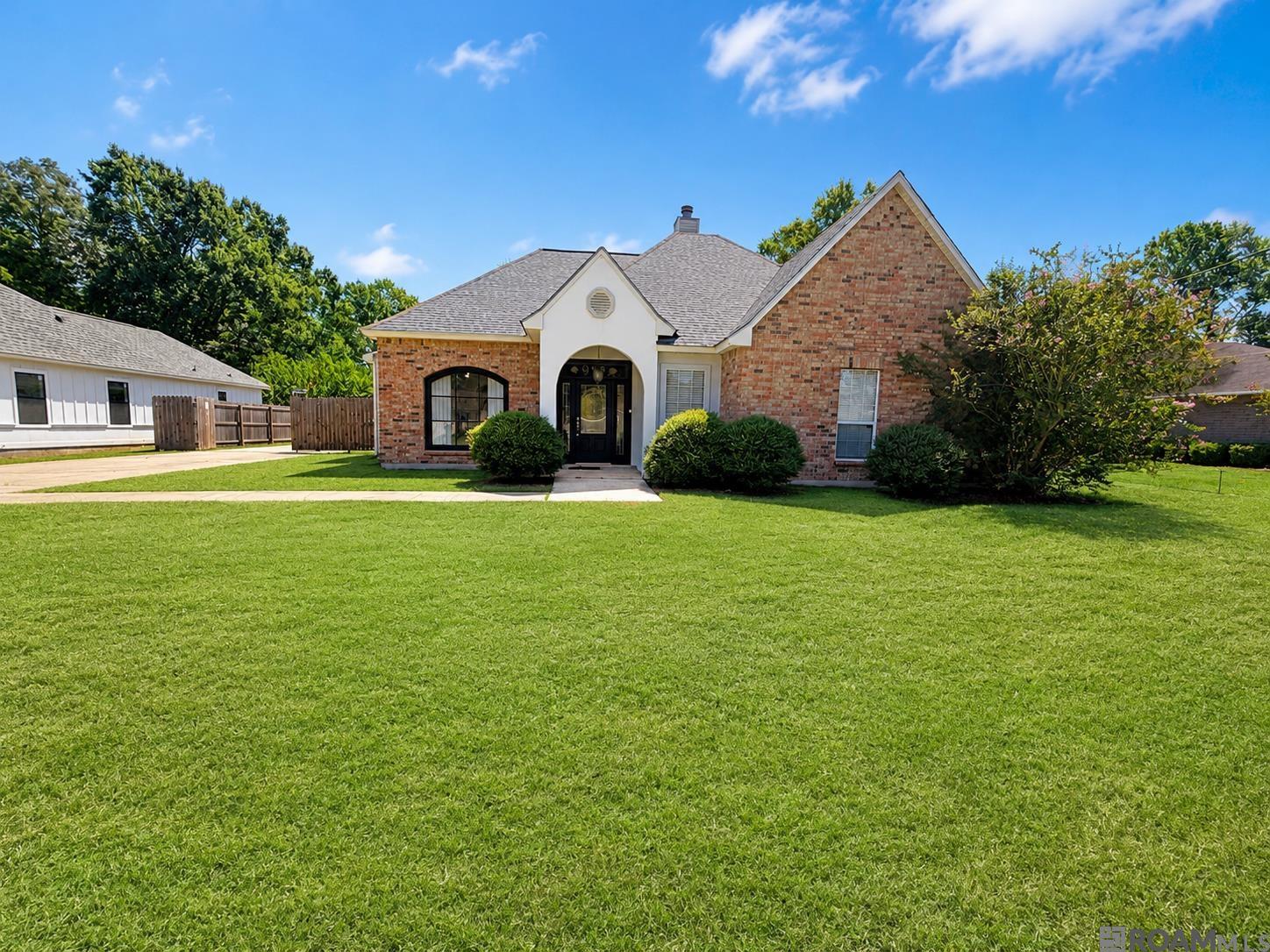 913 Bohne Rd — photo