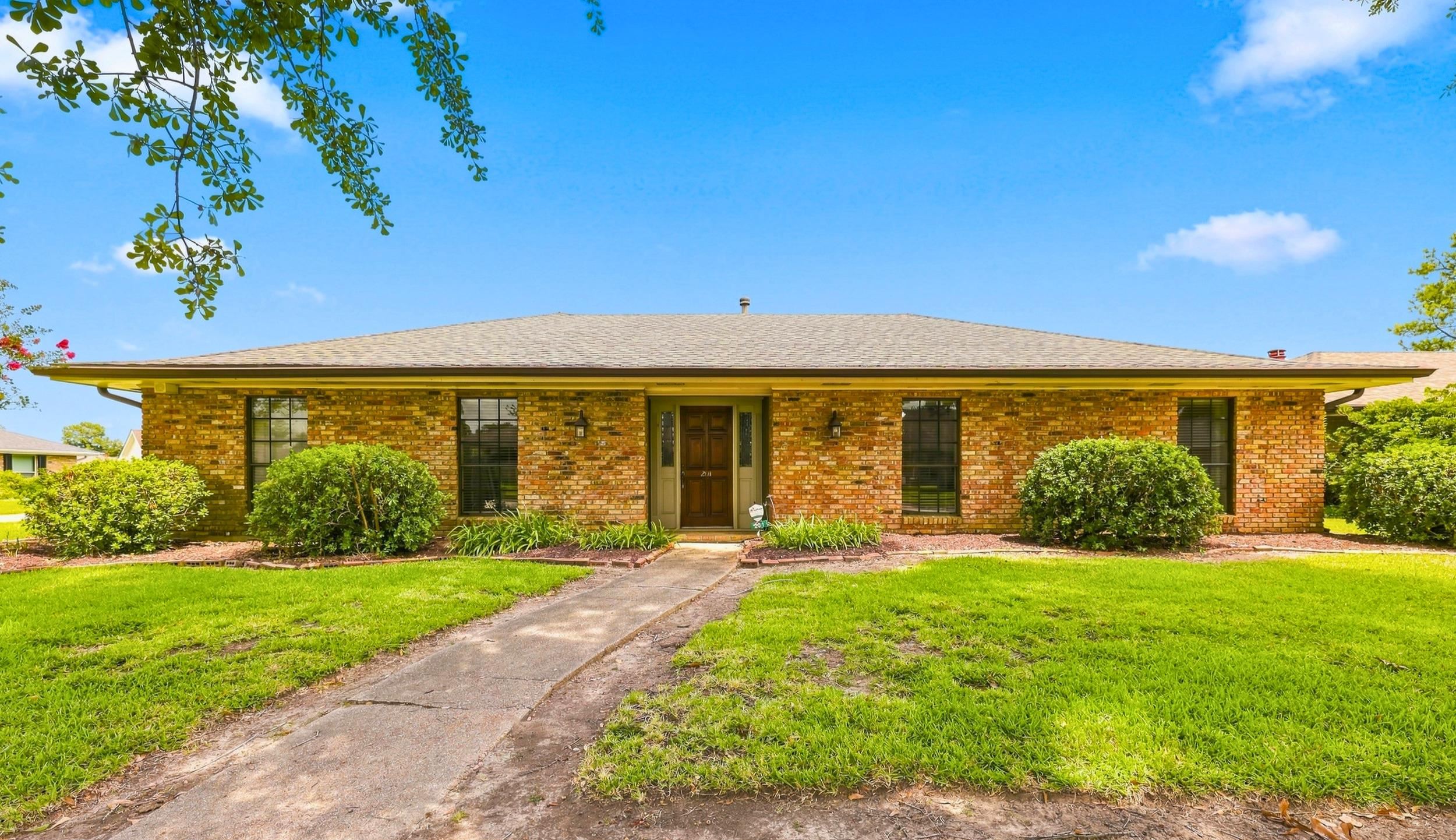 201 Aspen Dr — photo