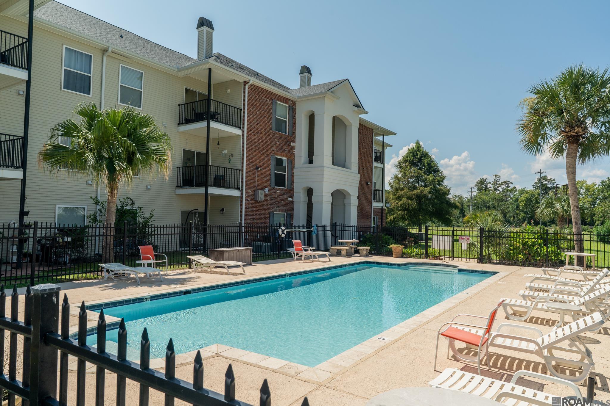 12430 River Highlands #S — photo