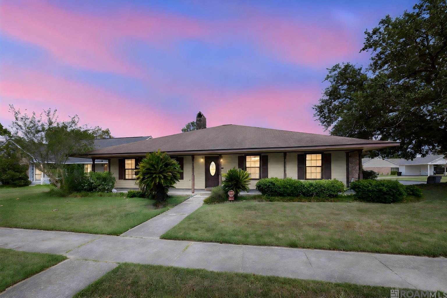 1647 Tallwood Dr — photo