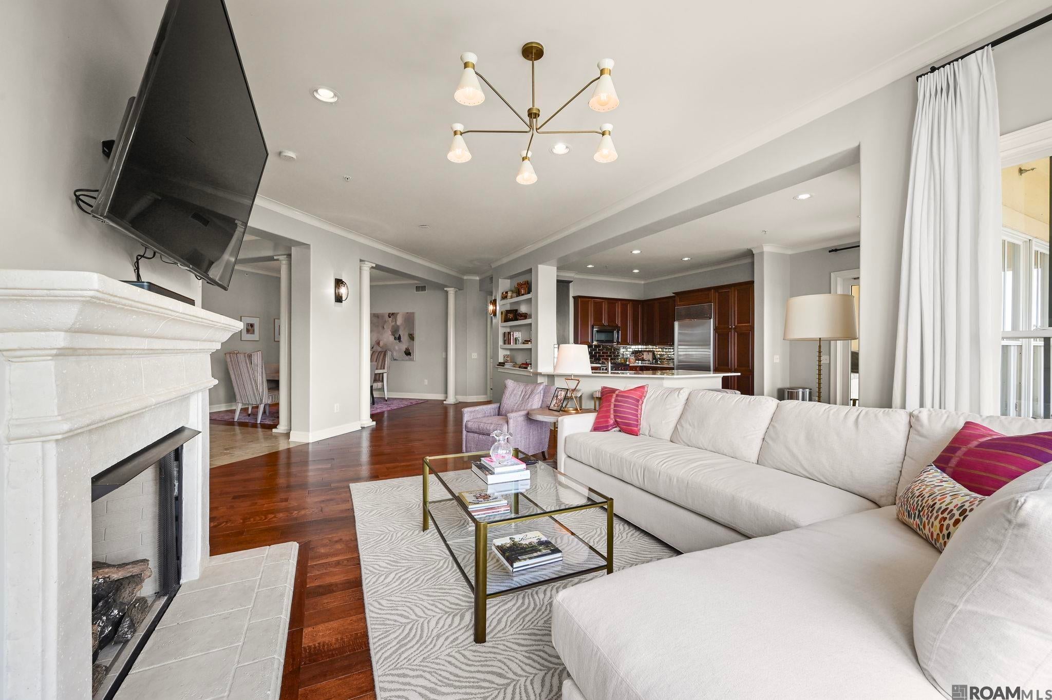990 Stanford Ave #522 — photo