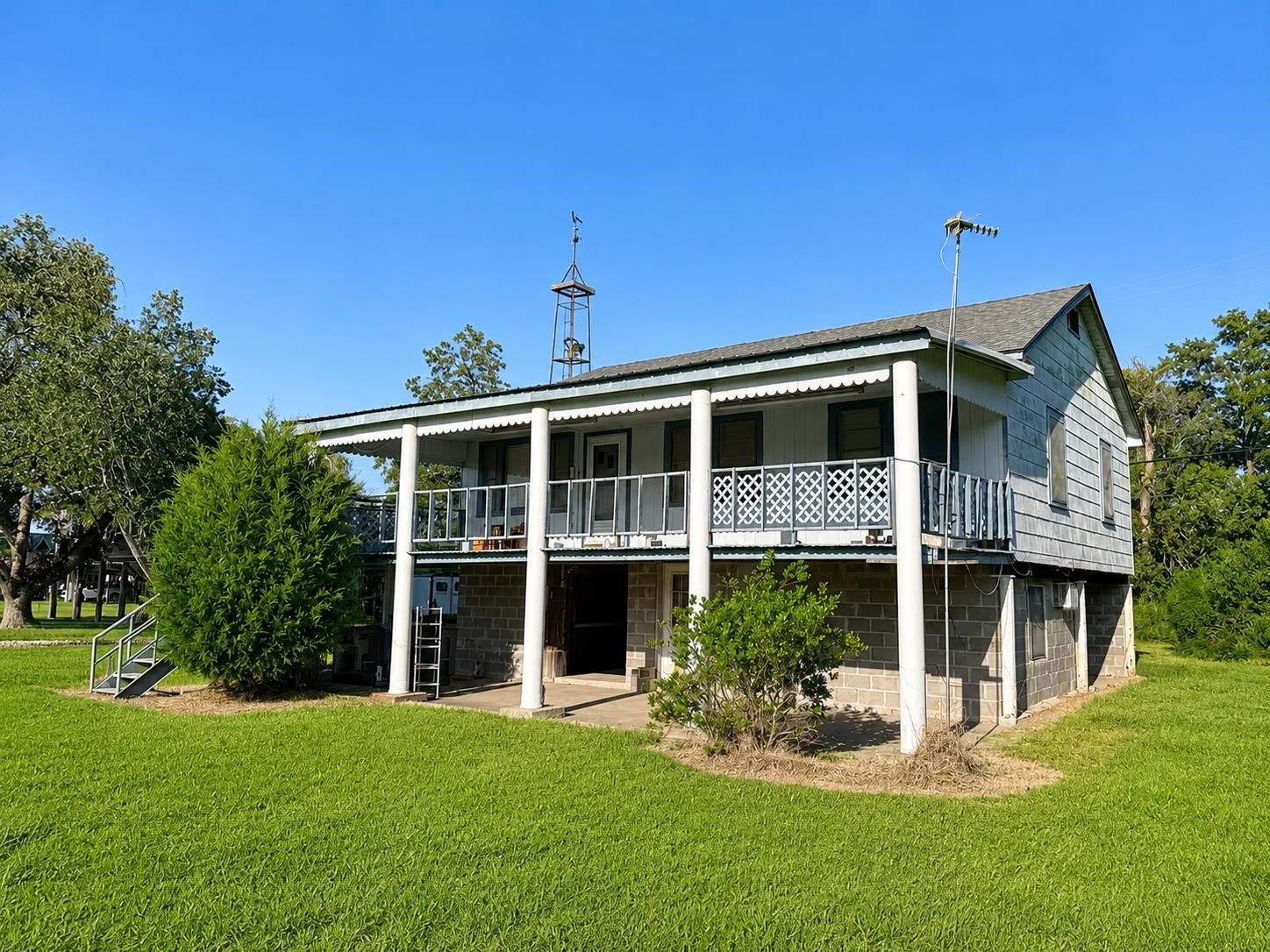 2047 Bayou Dularge Rd — photo