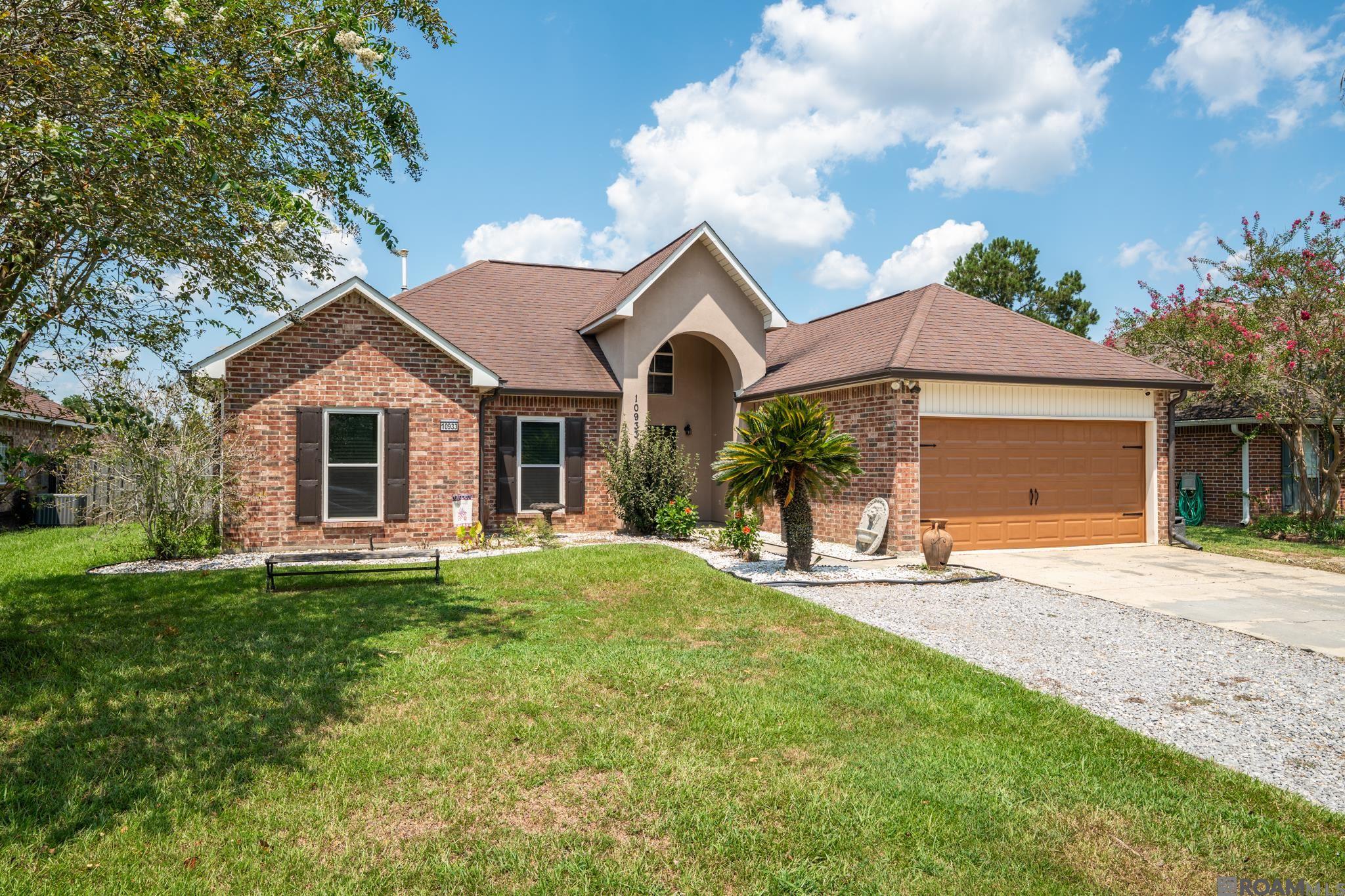 10933 Woodhaven Dr — photo
