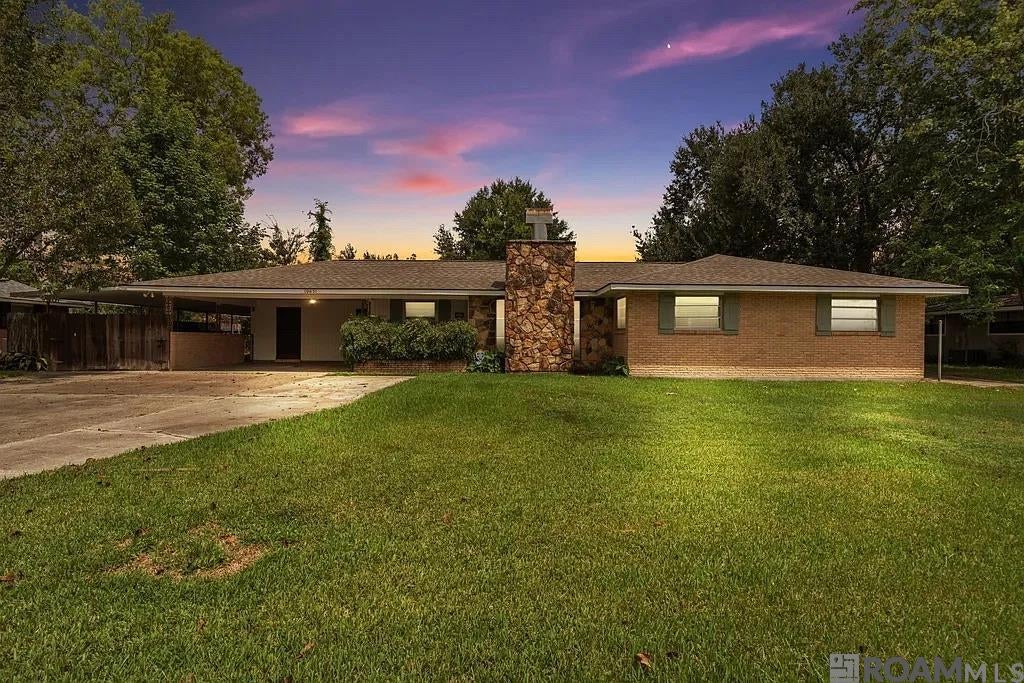 10631 Allyson St — photo