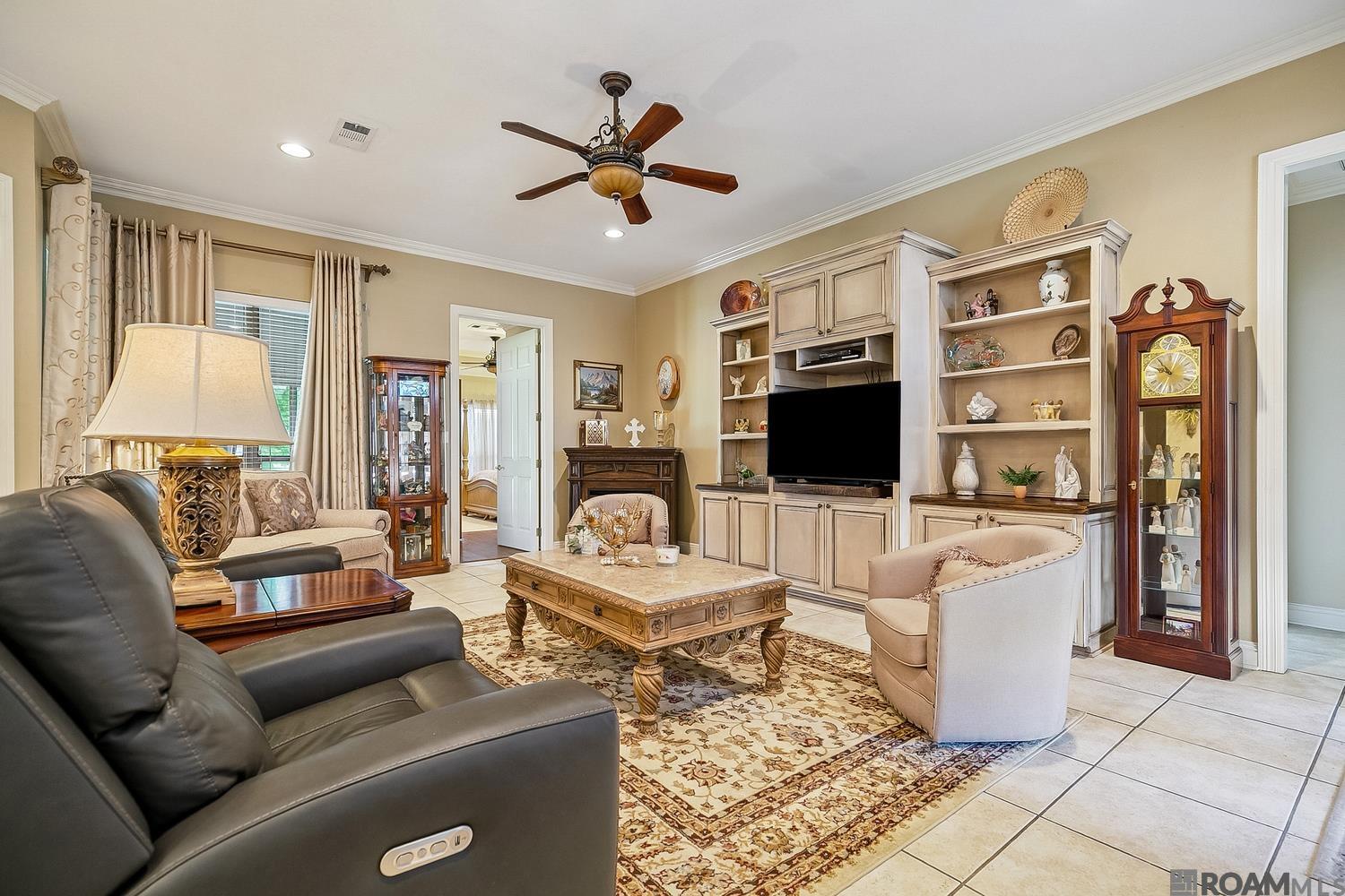 5484 Greens Ct — photo